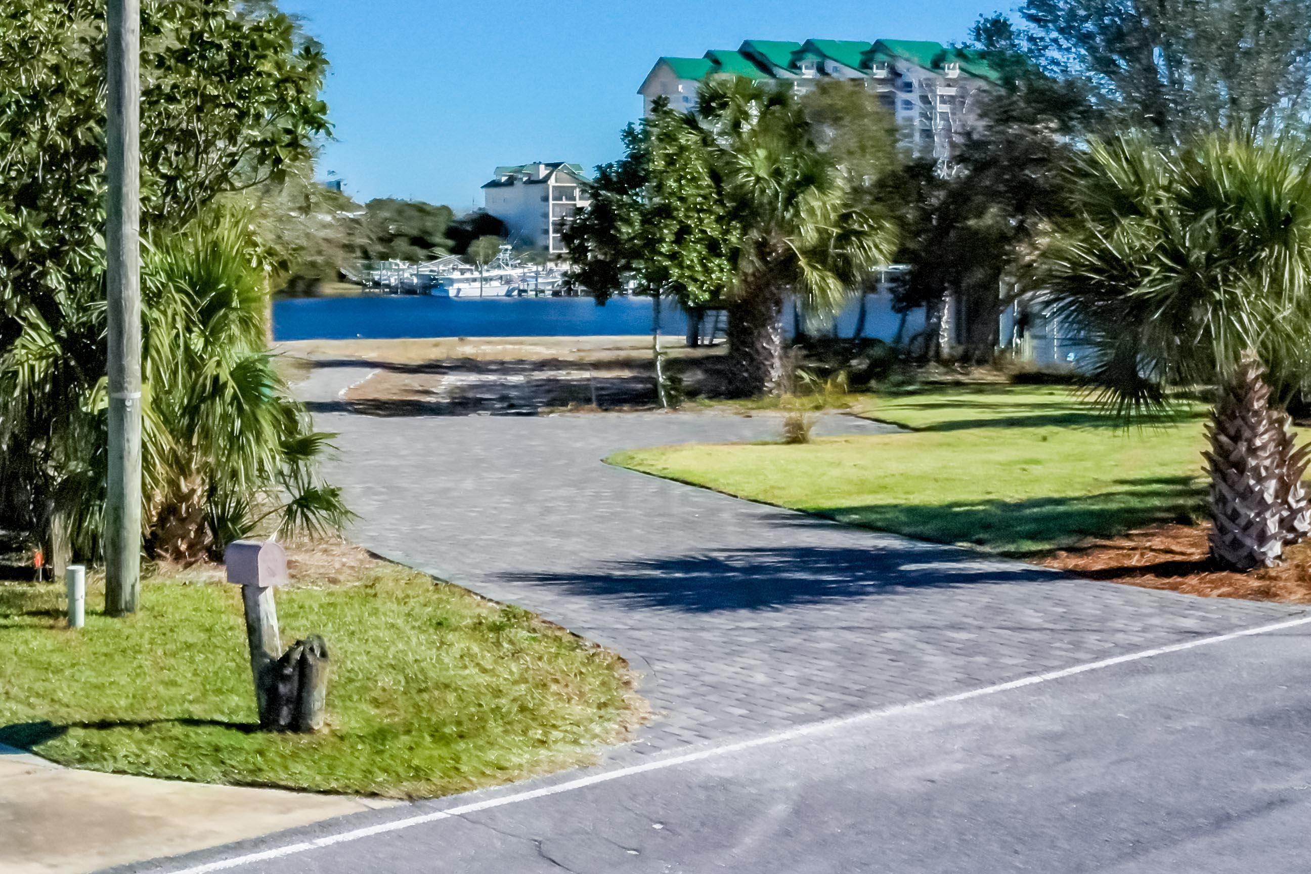 HOLIDAY ISLE - Land
