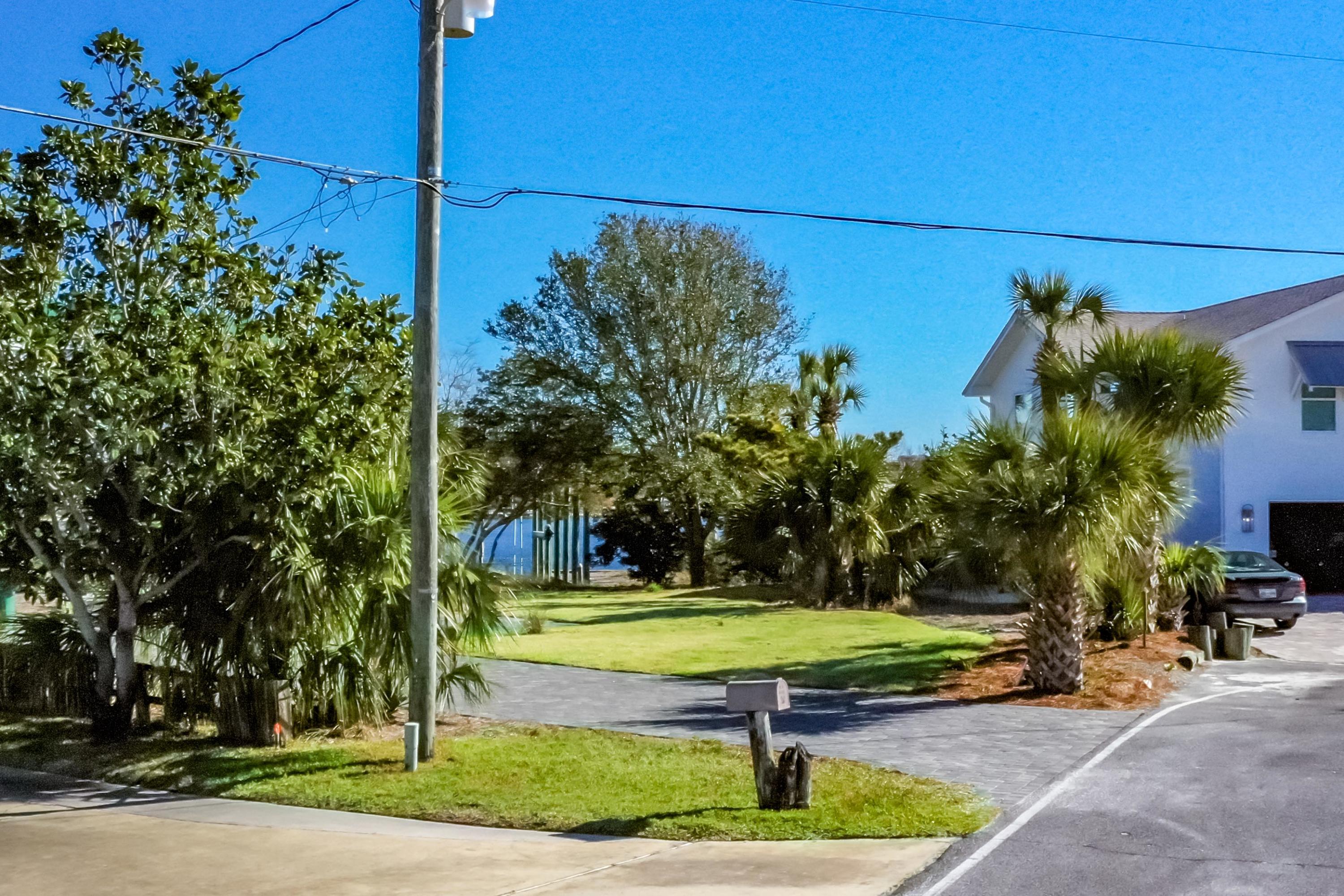 HOLIDAY ISLE - Land