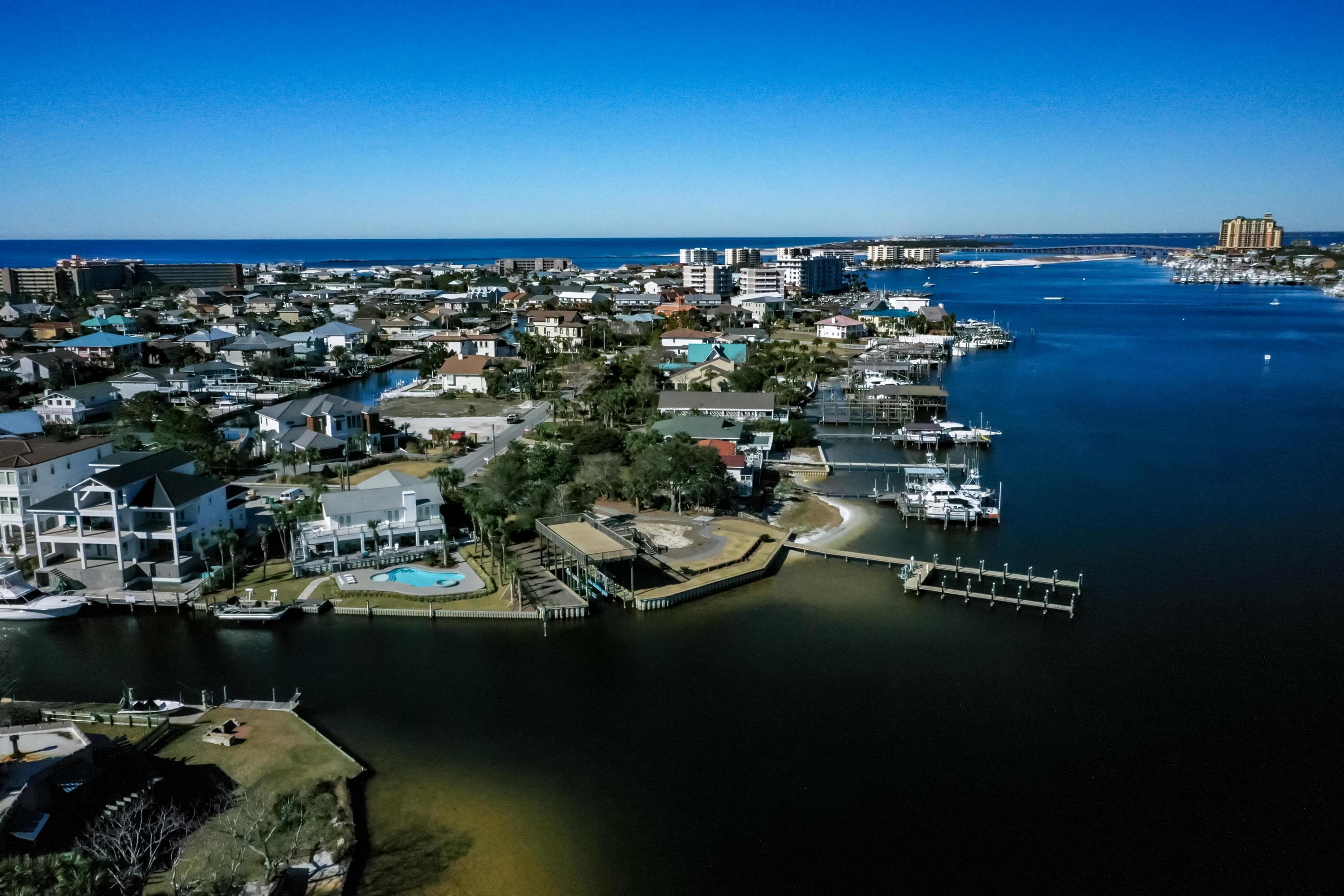 HOLIDAY ISLE - Land