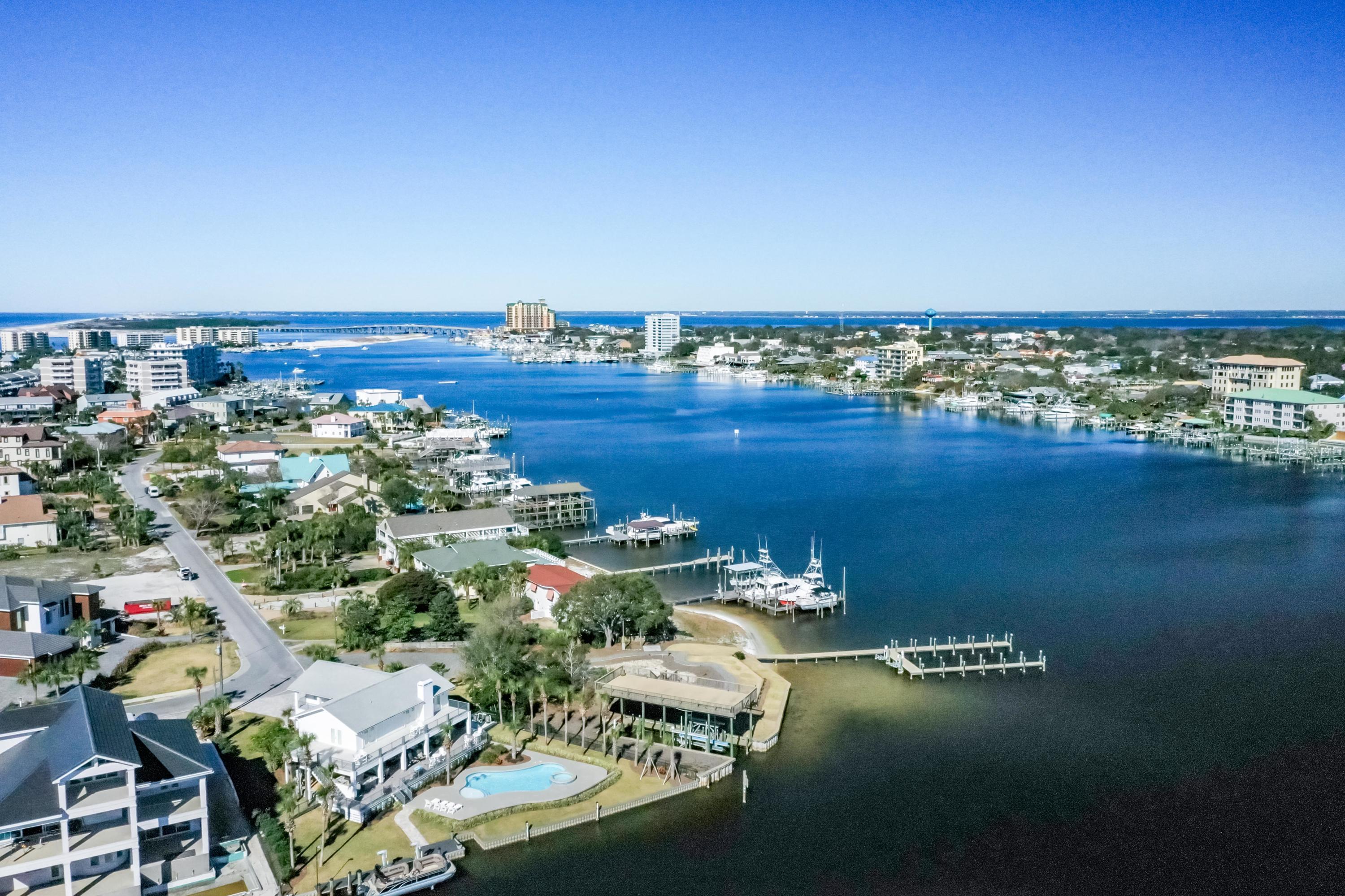 HOLIDAY ISLE - Land