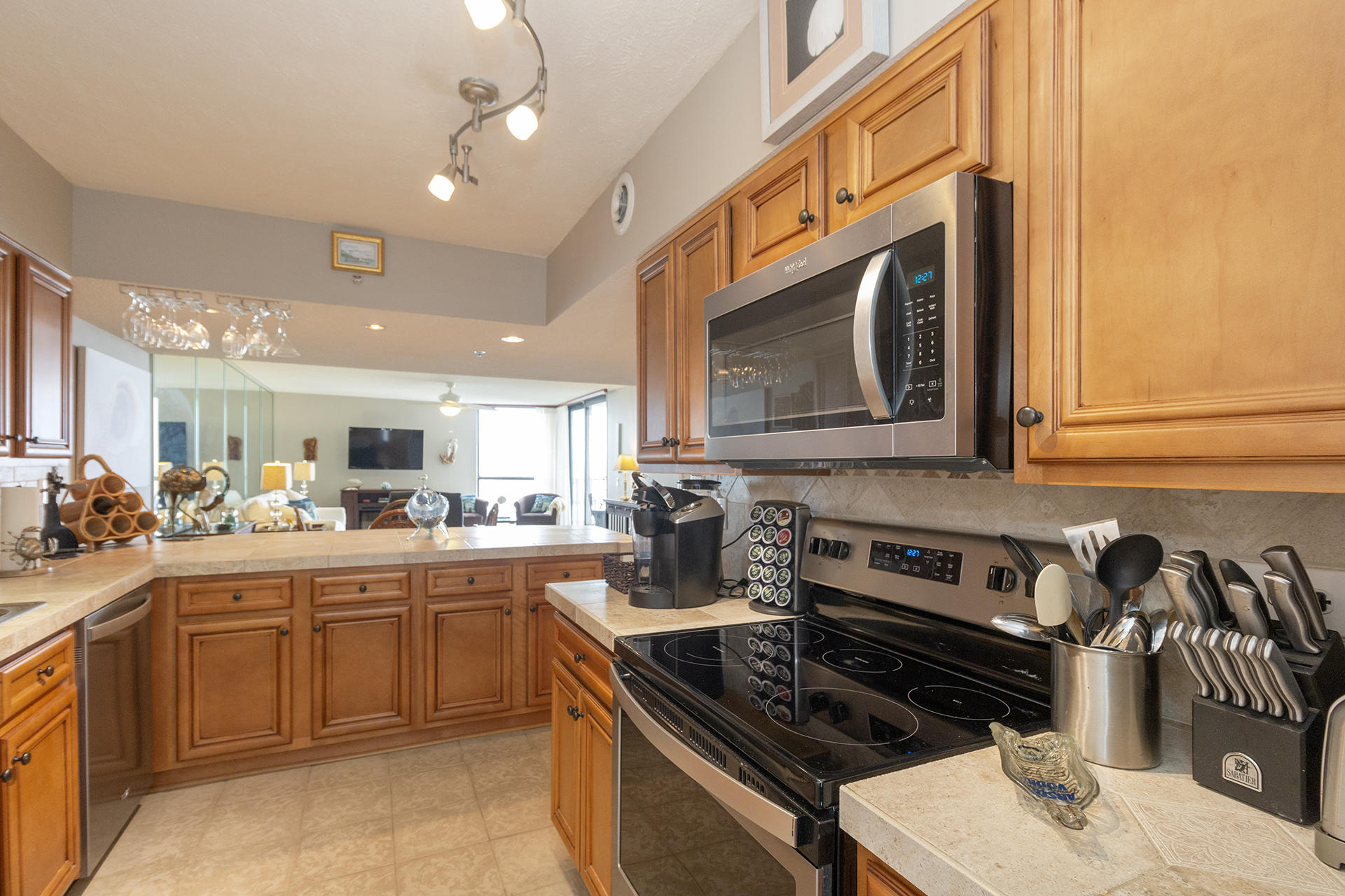 MAINSAIL CONDO PH 3 - Residential