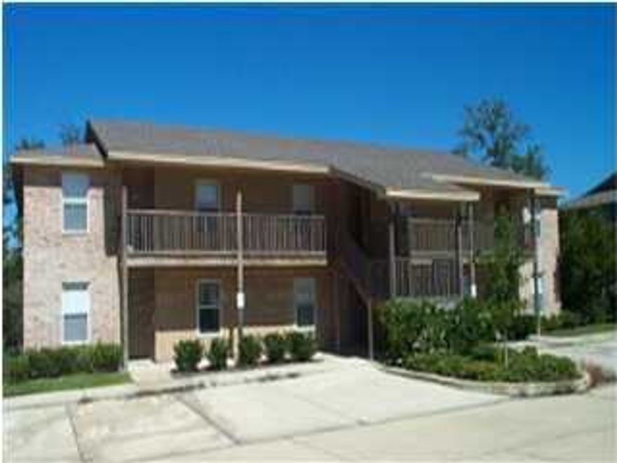 CONVENIENT LOCATION, ENERGY EFFICIENT, UTILITY ROOM, OPEN FLOORPLAN, LOTS OF LIGHT. 2ND FLOOR UNIT WITH BALCONY. CALL TODAY FOR AN APPOINTMENT TO VIEW. Available March 16.