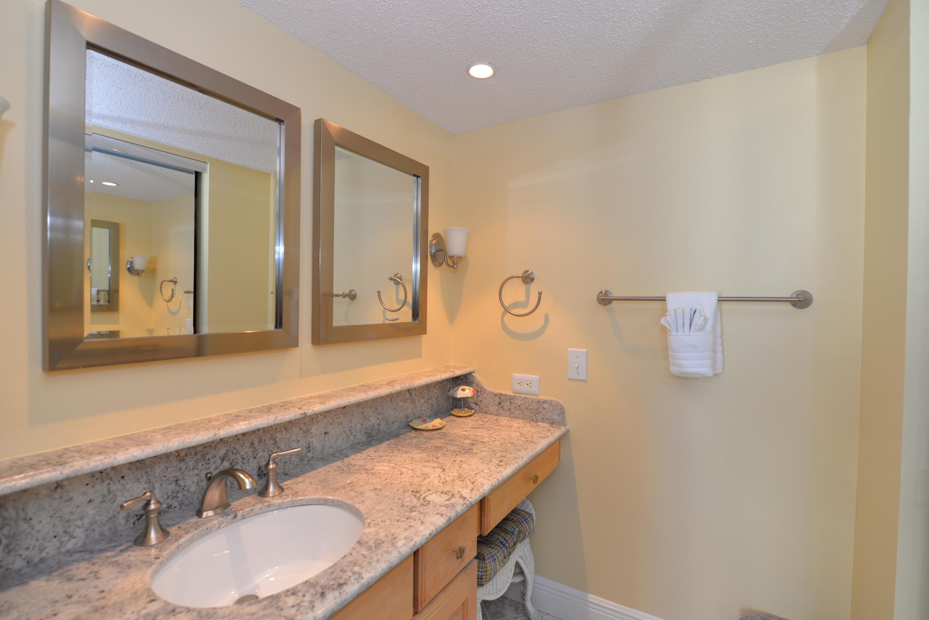 MAINSAIL CONDO PH I - Residential