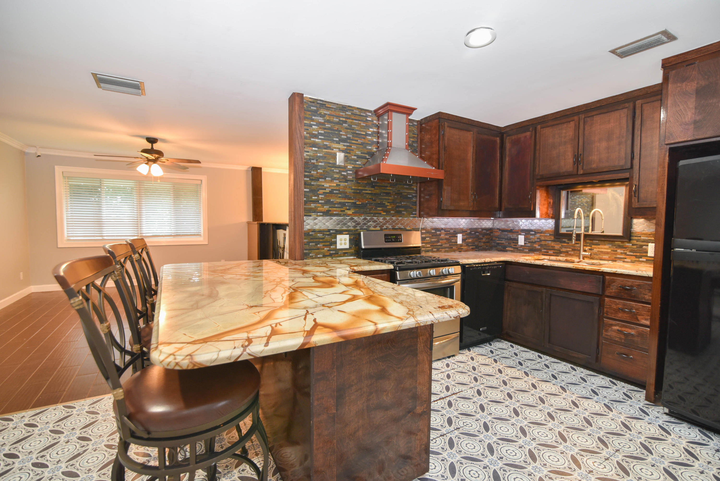 BEL-AIR S/D LOT 10 BLK 6 - Residential