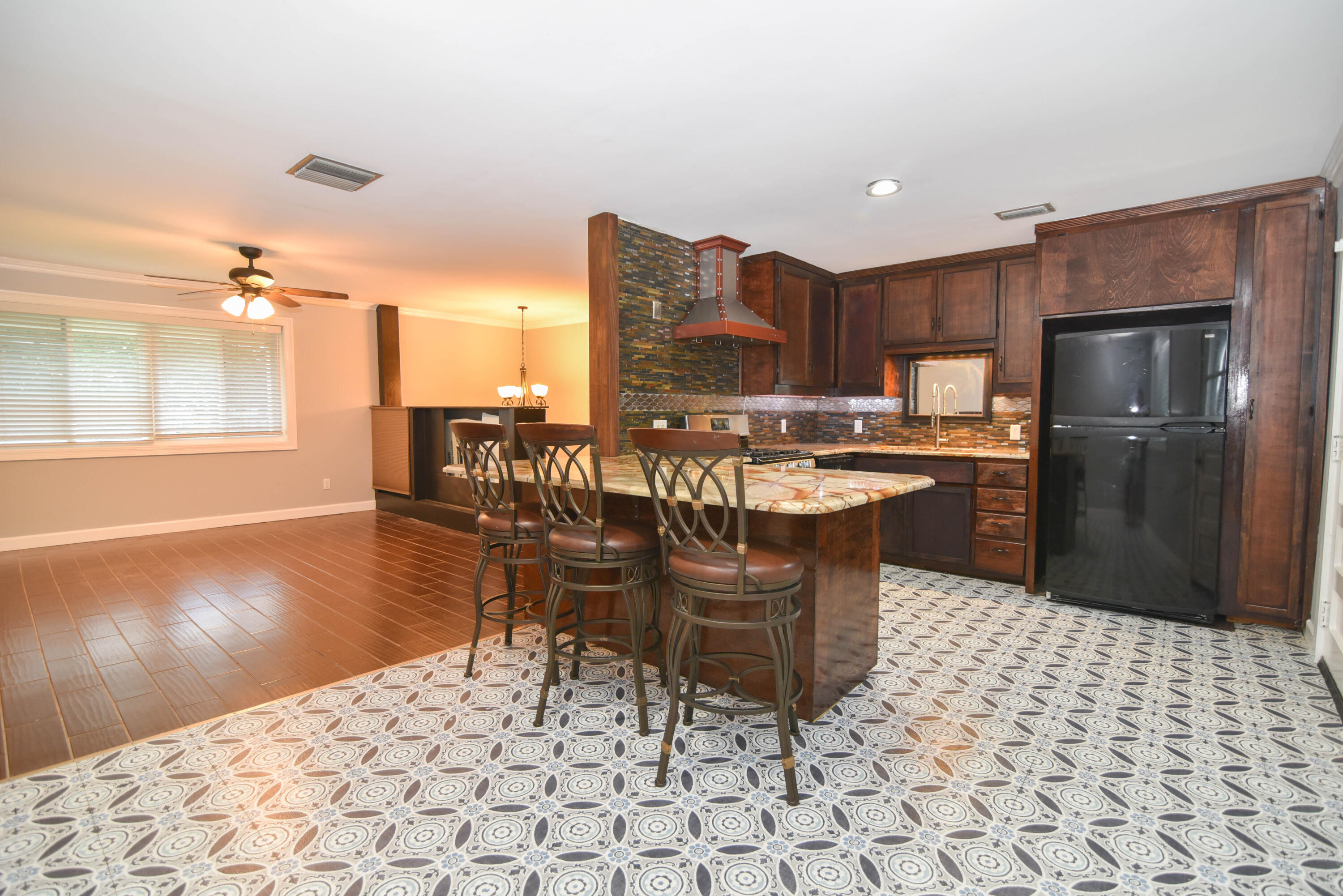 BEL-AIR S/D LOT 10 BLK 6 - Residential