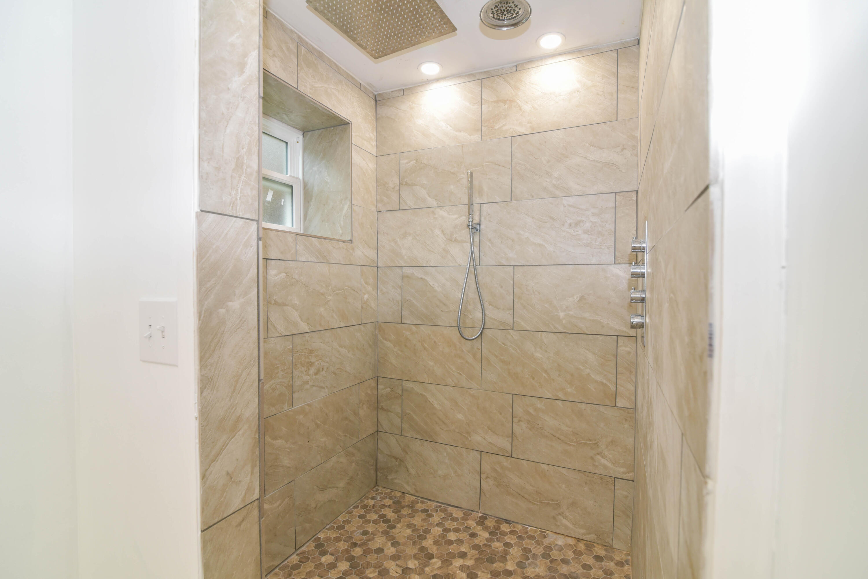 BEL-AIR S/D LOT 10 BLK 6 - Residential