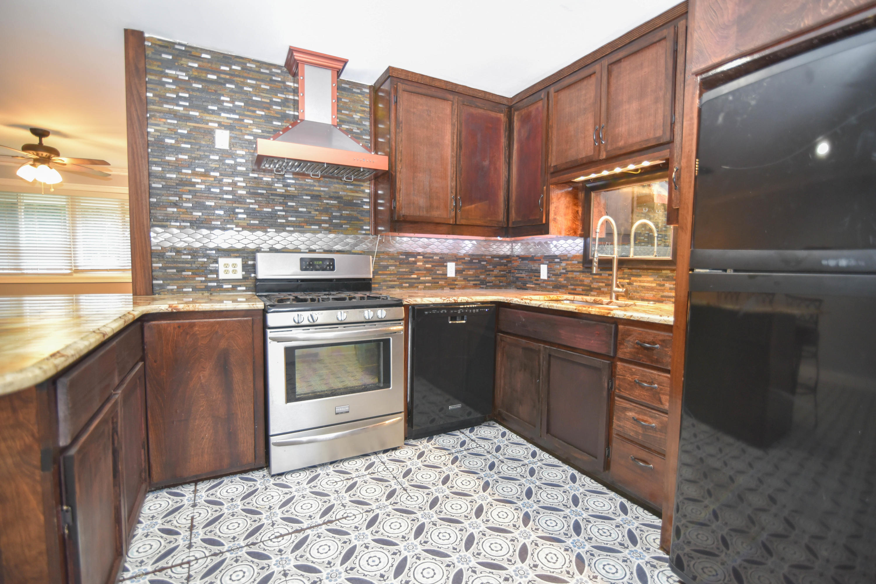 BEL-AIR S/D LOT 10 BLK 6 - Residential