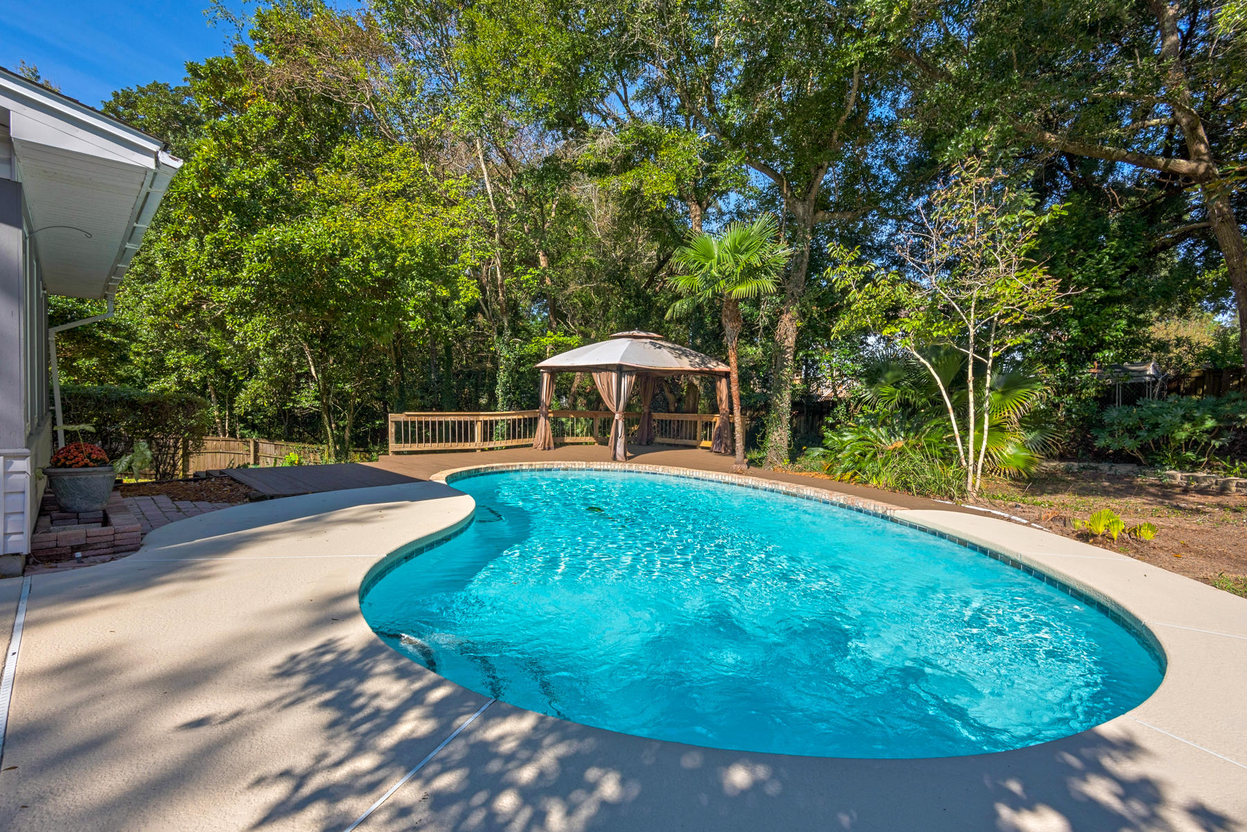 ROCKY BAYOU COUNTRY CLUB ESTATES 4 - Residential