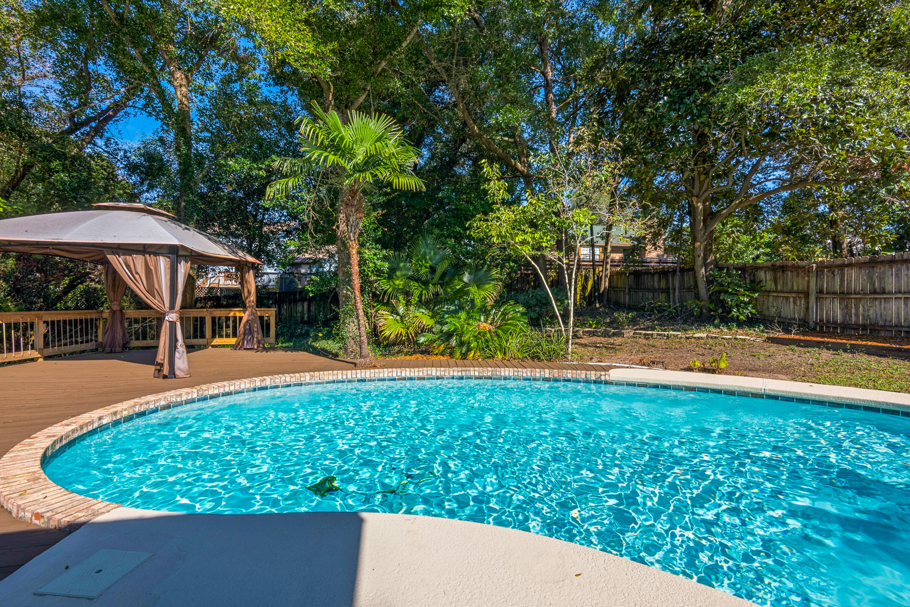 ROCKY BAYOU COUNTRY CLUB ESTATES 4 - Residential