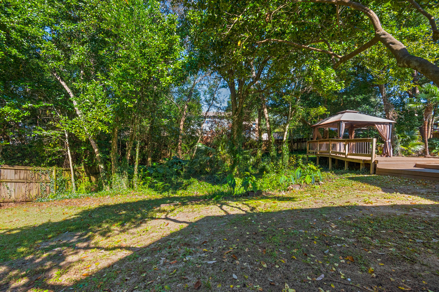 ROCKY BAYOU COUNTRY CLUB ESTATES 4 - Residential