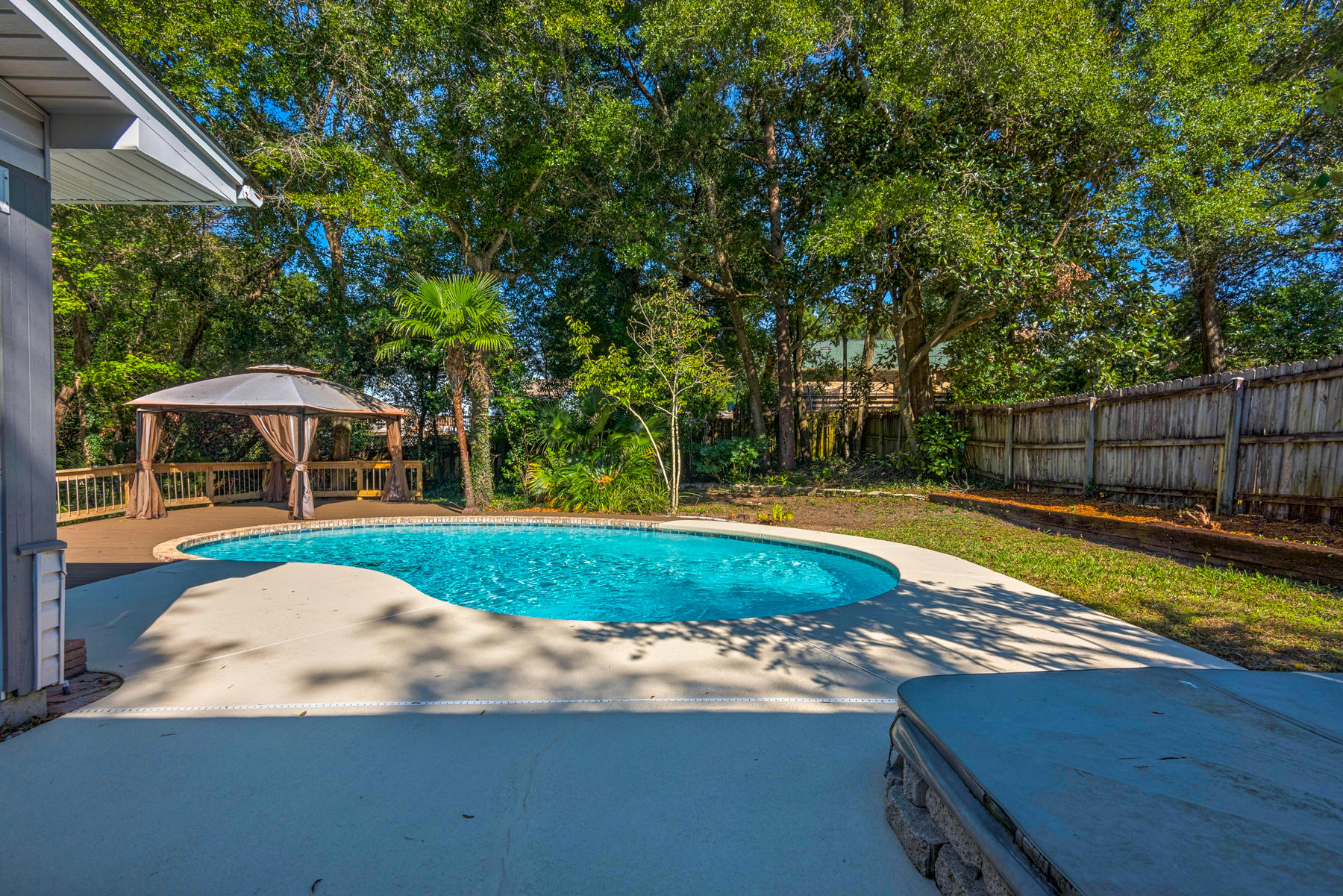 ROCKY BAYOU COUNTRY CLUB ESTATES 4 - Residential