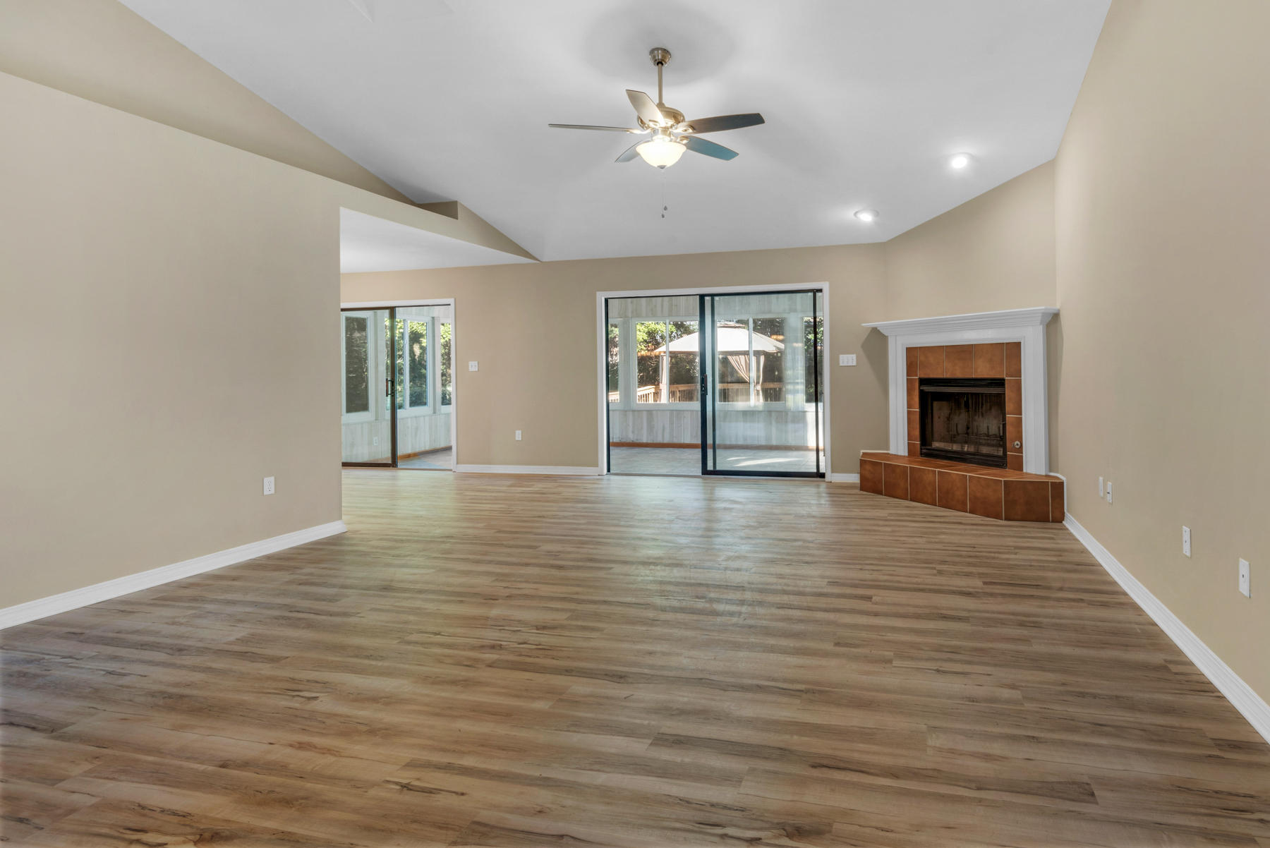 ROCKY BAYOU COUNTRY CLUB ESTATES 4 - Residential