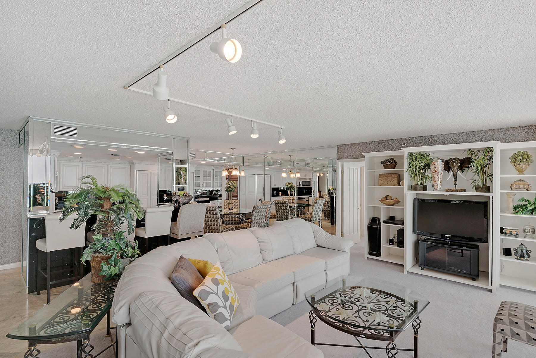 WATERVIEW TOWERS - Residential