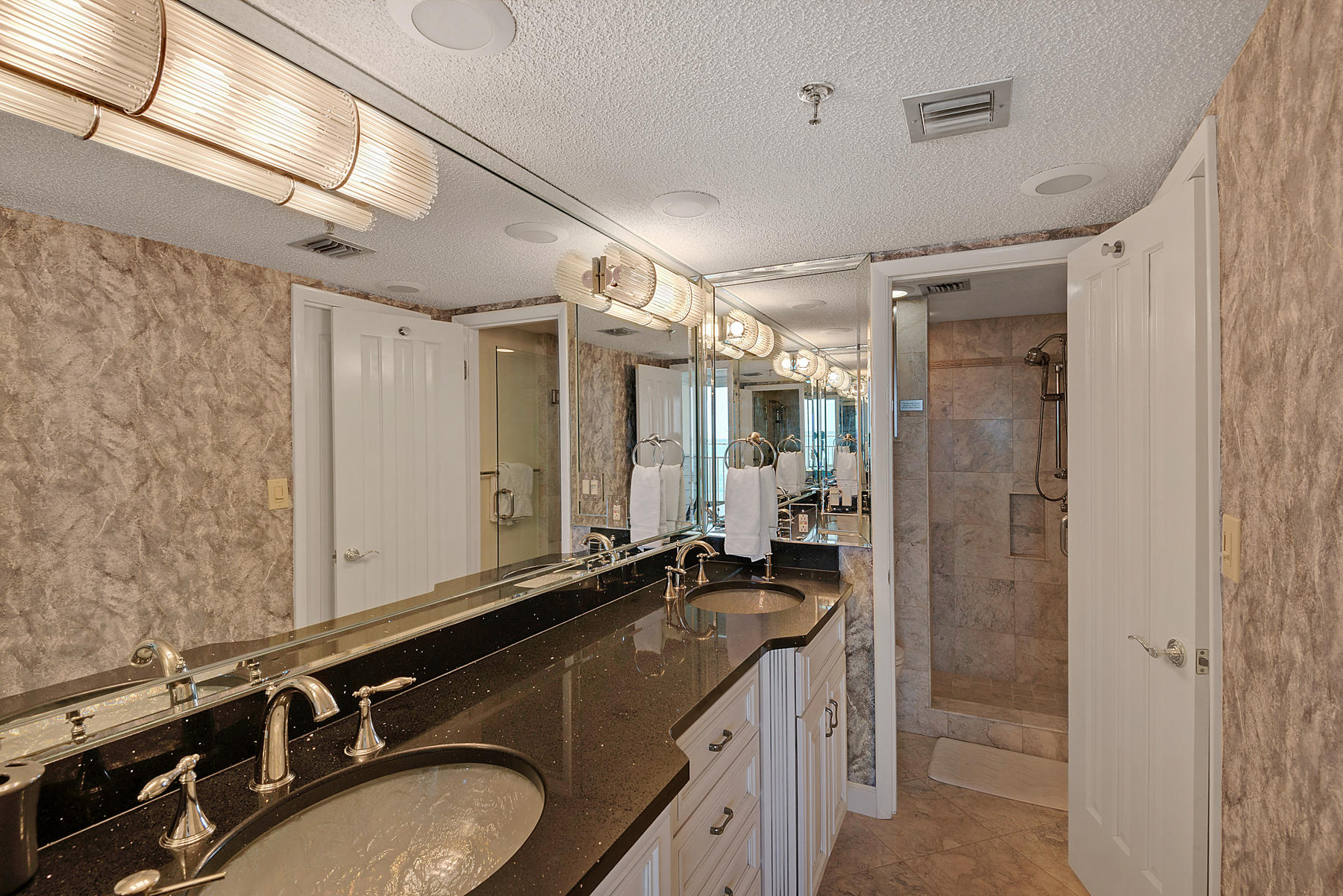 WATERVIEW TOWERS - Residential