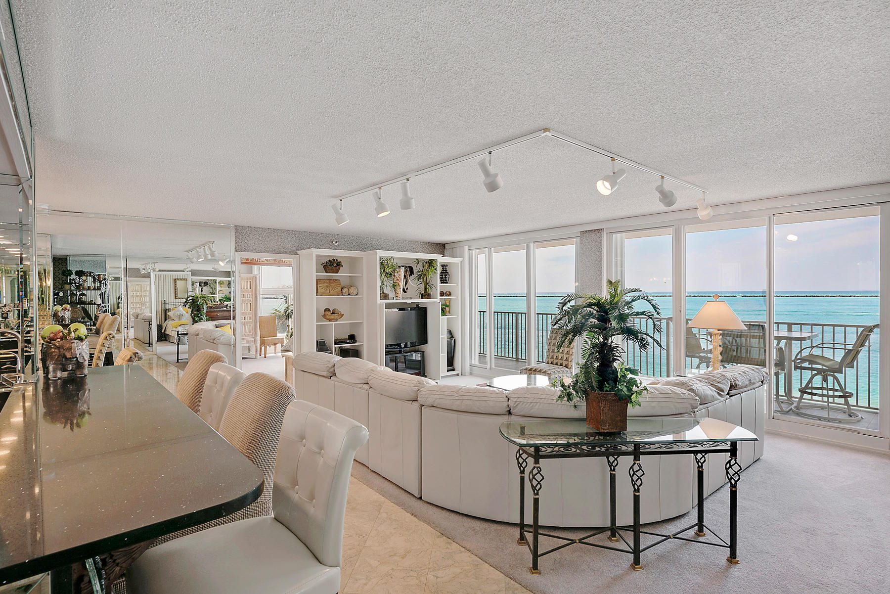 WATERVIEW TOWERS - Residential