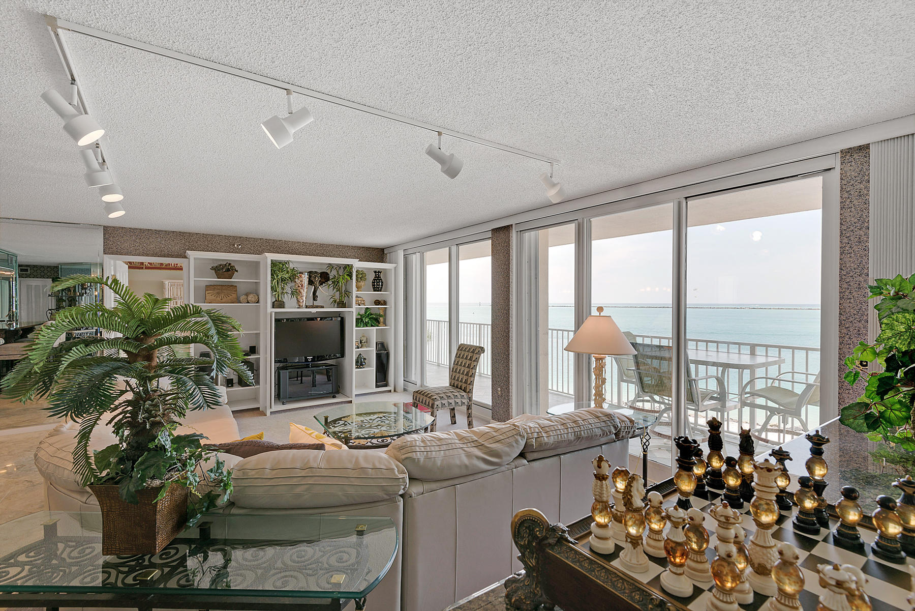 WATERVIEW TOWERS - Residential