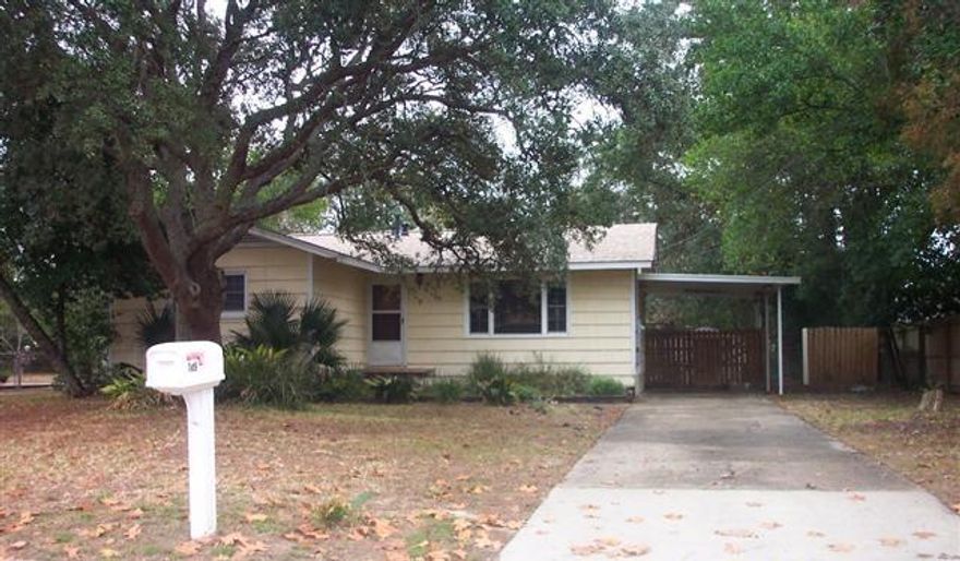 SPACIOUS FAMILY HOME WITH UPDATED KITCHEN CABINETS/COUNTERS; THREE LARGE BEDROOMS; SEPARATE DINING AREA; CARPORT; FENCED BACKYARD. ANY SIZE PET (UP TO 75LBS) OK WITH NONREFUNDABLE PET DEPOSIT.Available 1/25/17