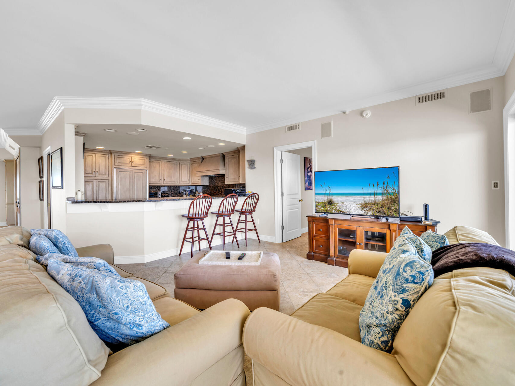 HOLIDAY ISLE TOWERS CONDO - Residential