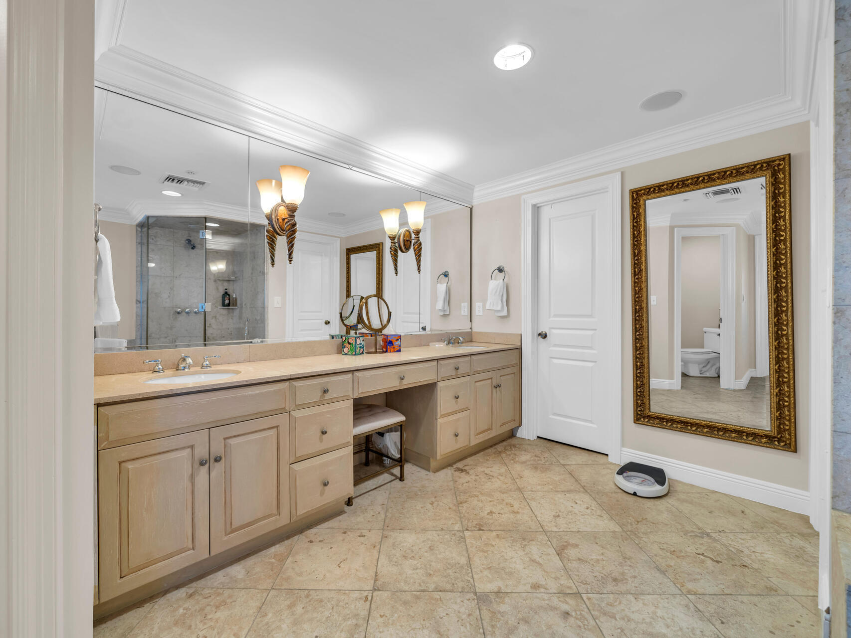 HOLIDAY ISLE TOWERS CONDO - Residential