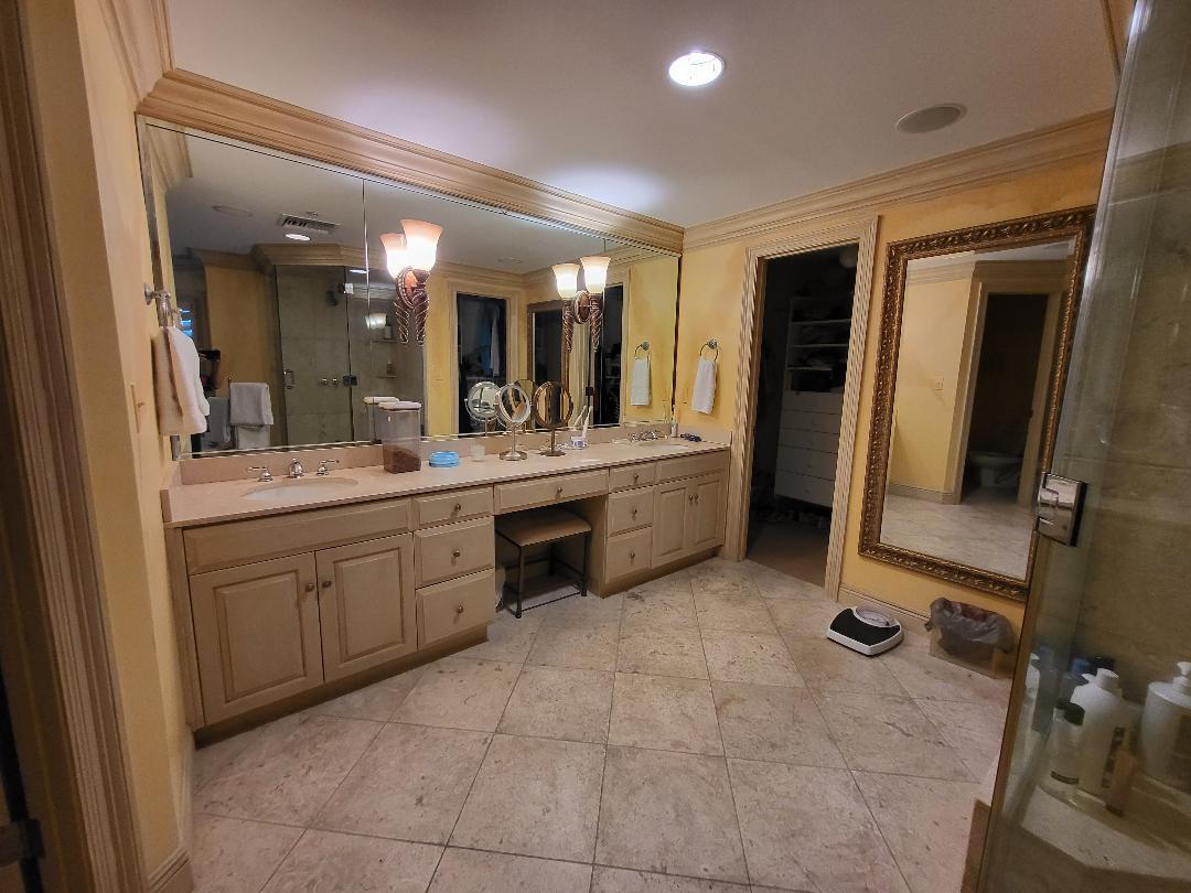 HOLIDAY ISLE TOWERS CONDO - Residential