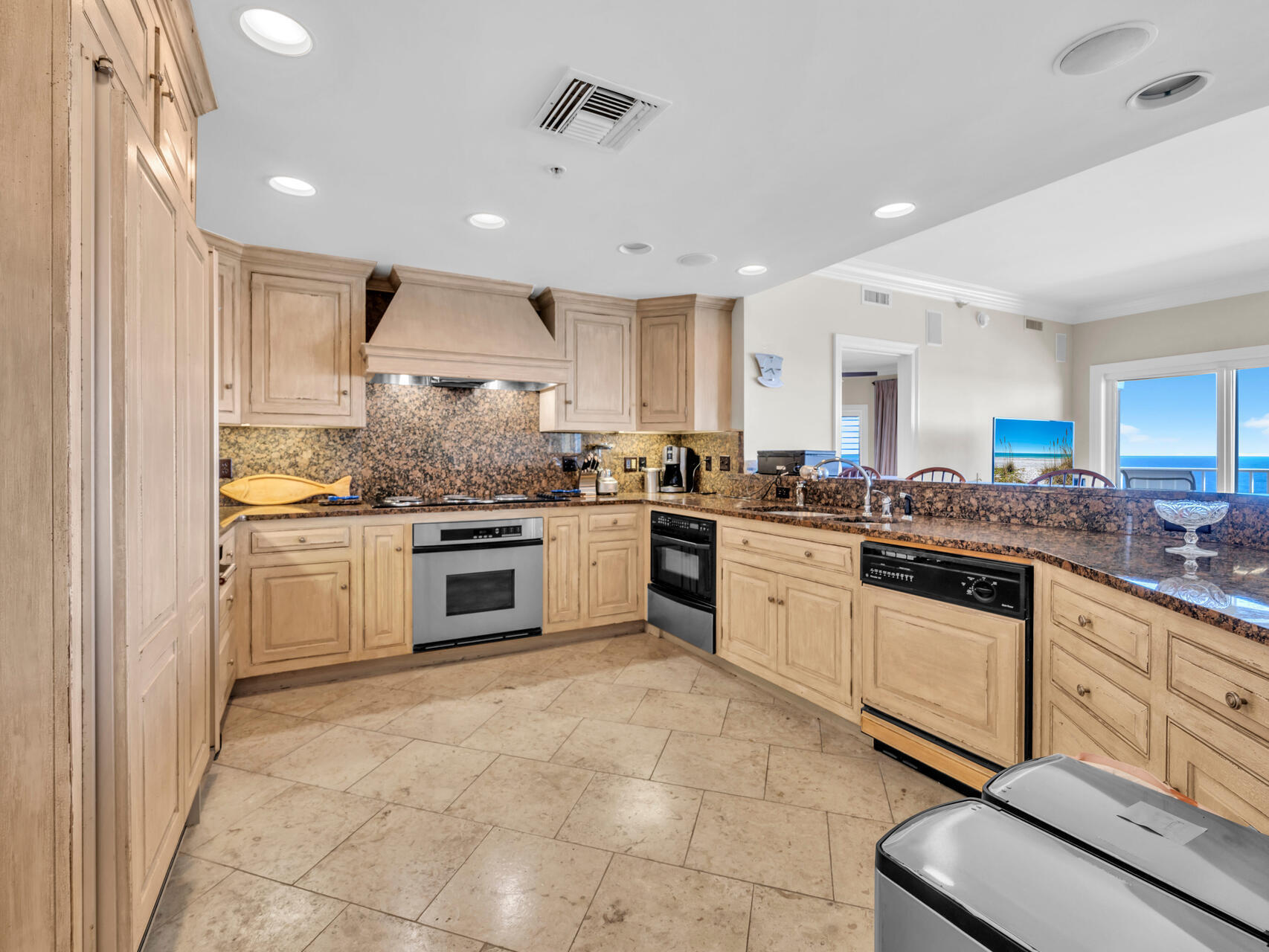 HOLIDAY ISLE TOWERS CONDO - Residential
