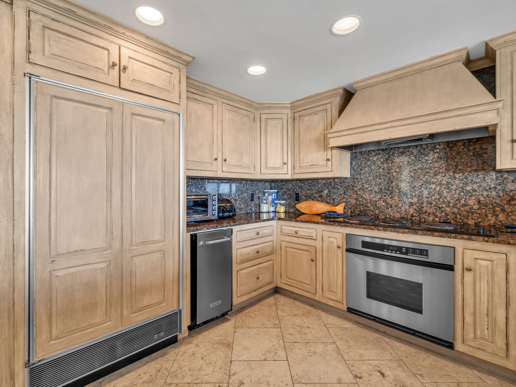 HOLIDAY ISLE TOWERS CONDO - Residential
