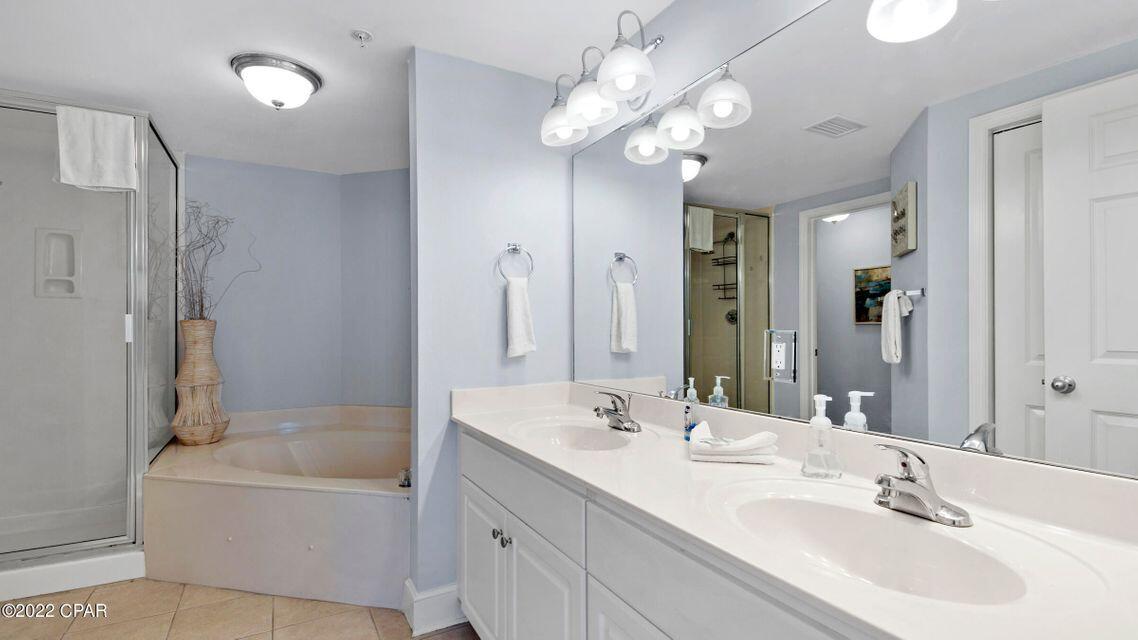 MAJESTIC BEACH TOWERS I - Residential