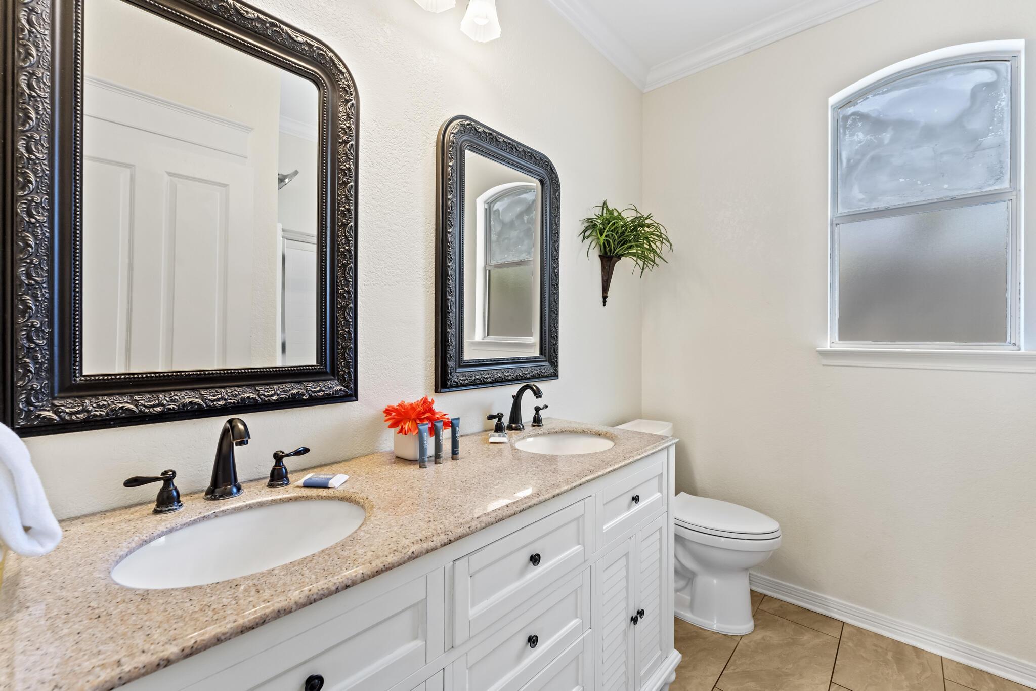 EMERALD SHORES - Residential Lease
