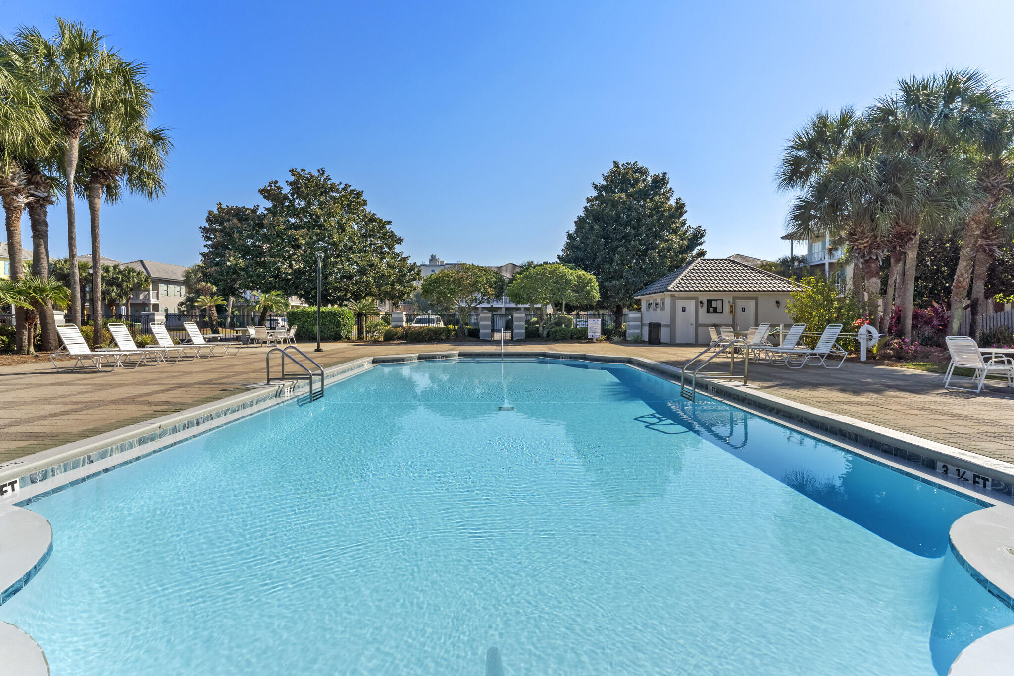 EMERALD SHORES - Residential Lease