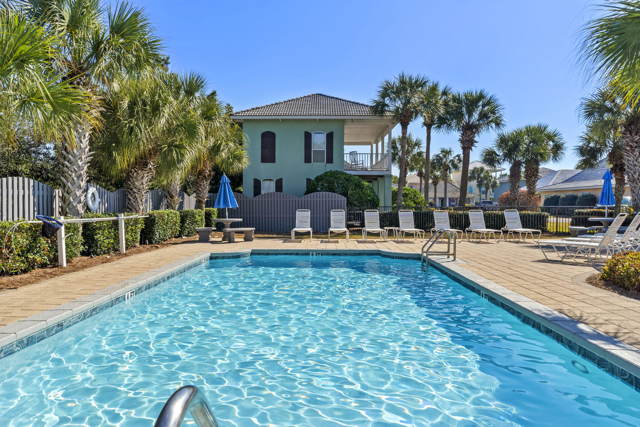 EMERALD SHORES - Residential Lease