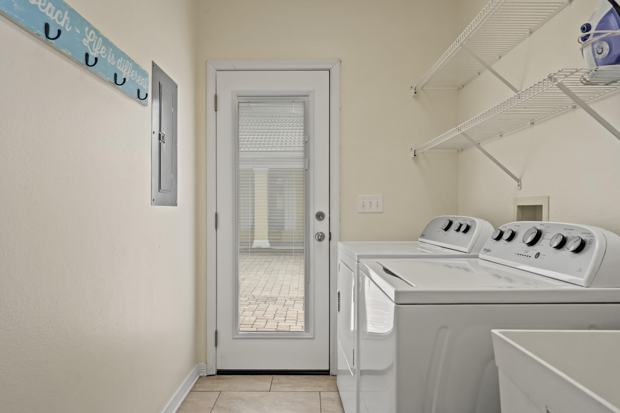 EMERALD SHORES - Residential Lease