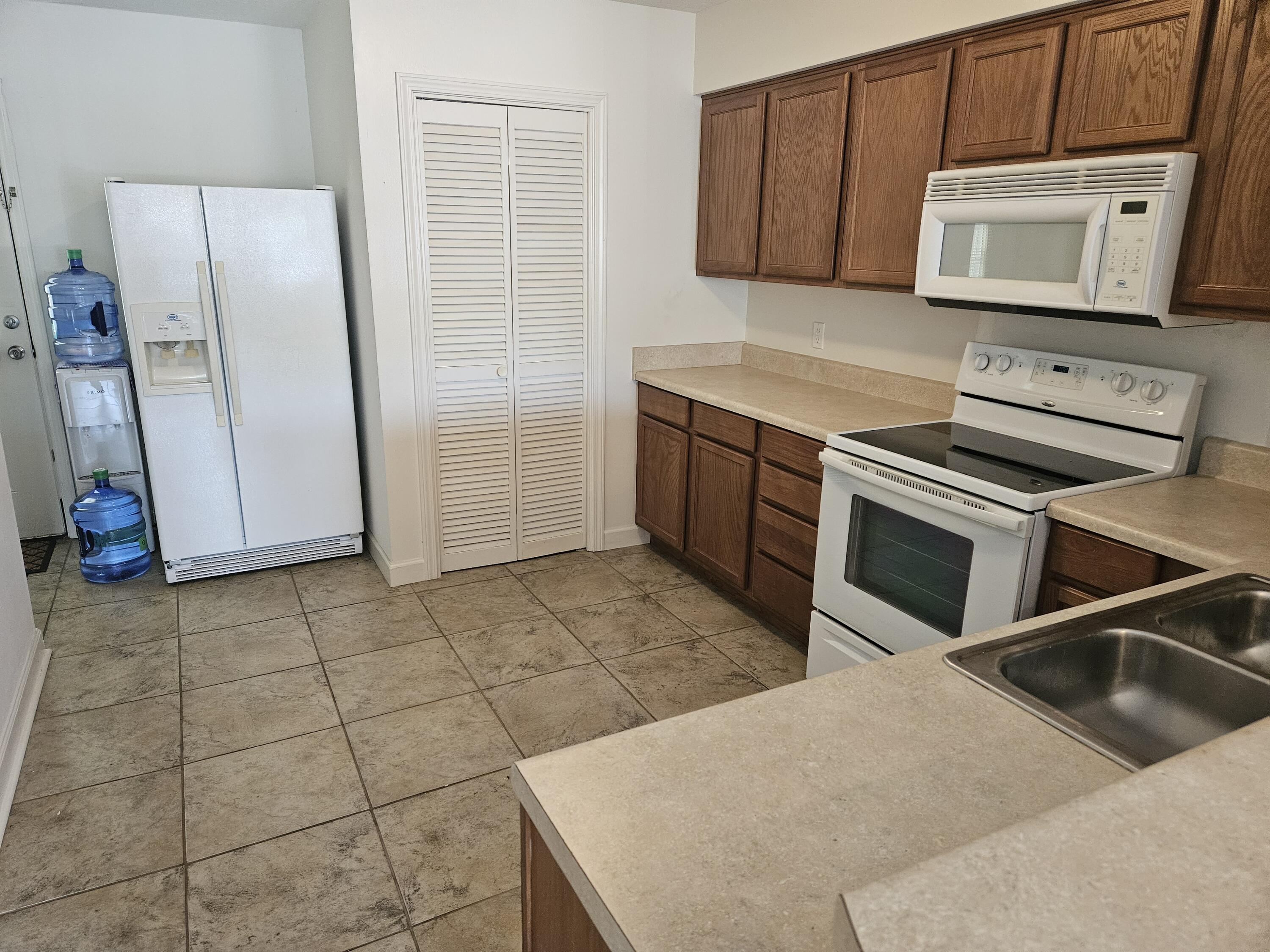SHAY LIN T/H - Residential Lease