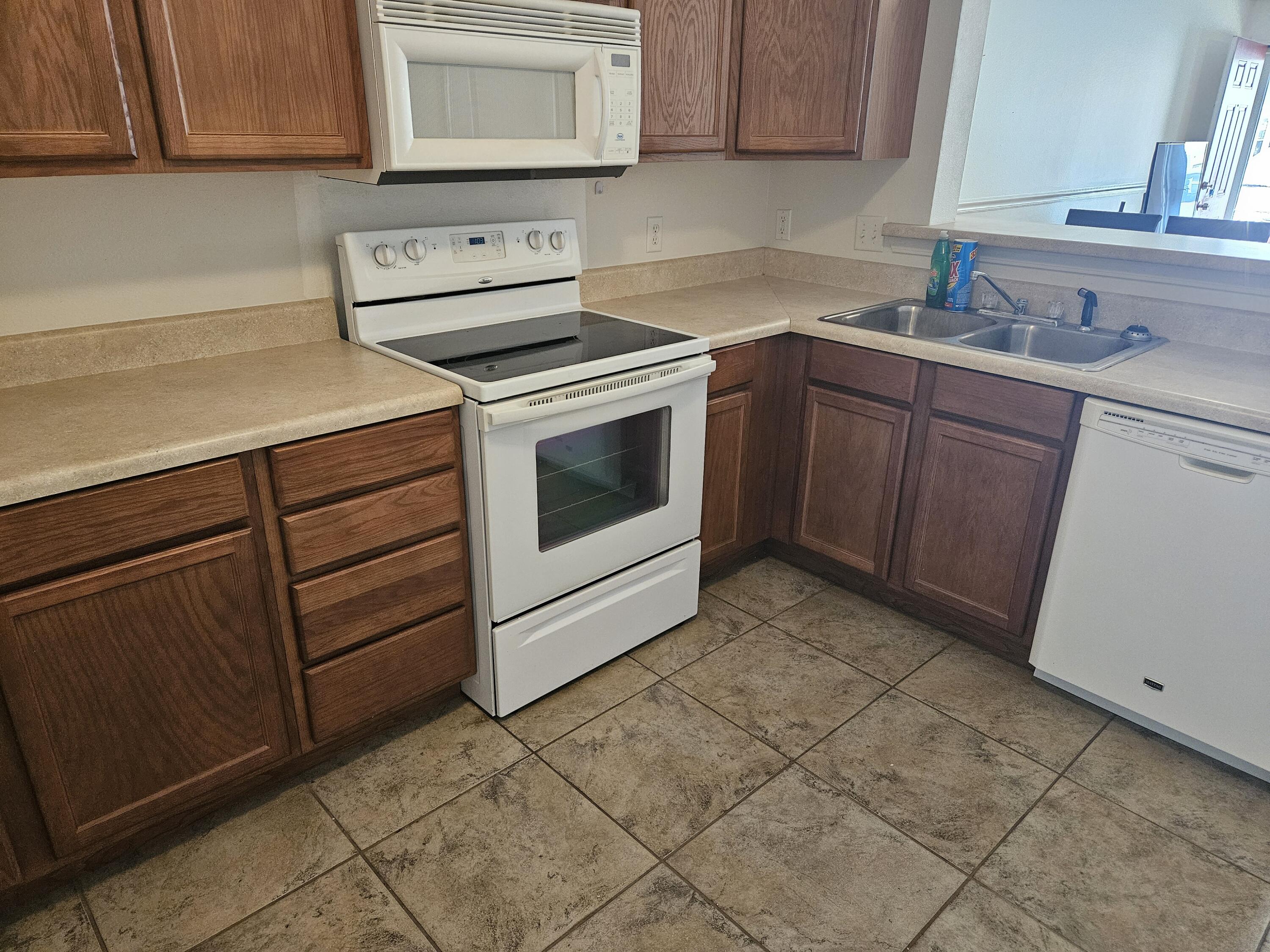 SHAY LIN T/H - Residential Lease