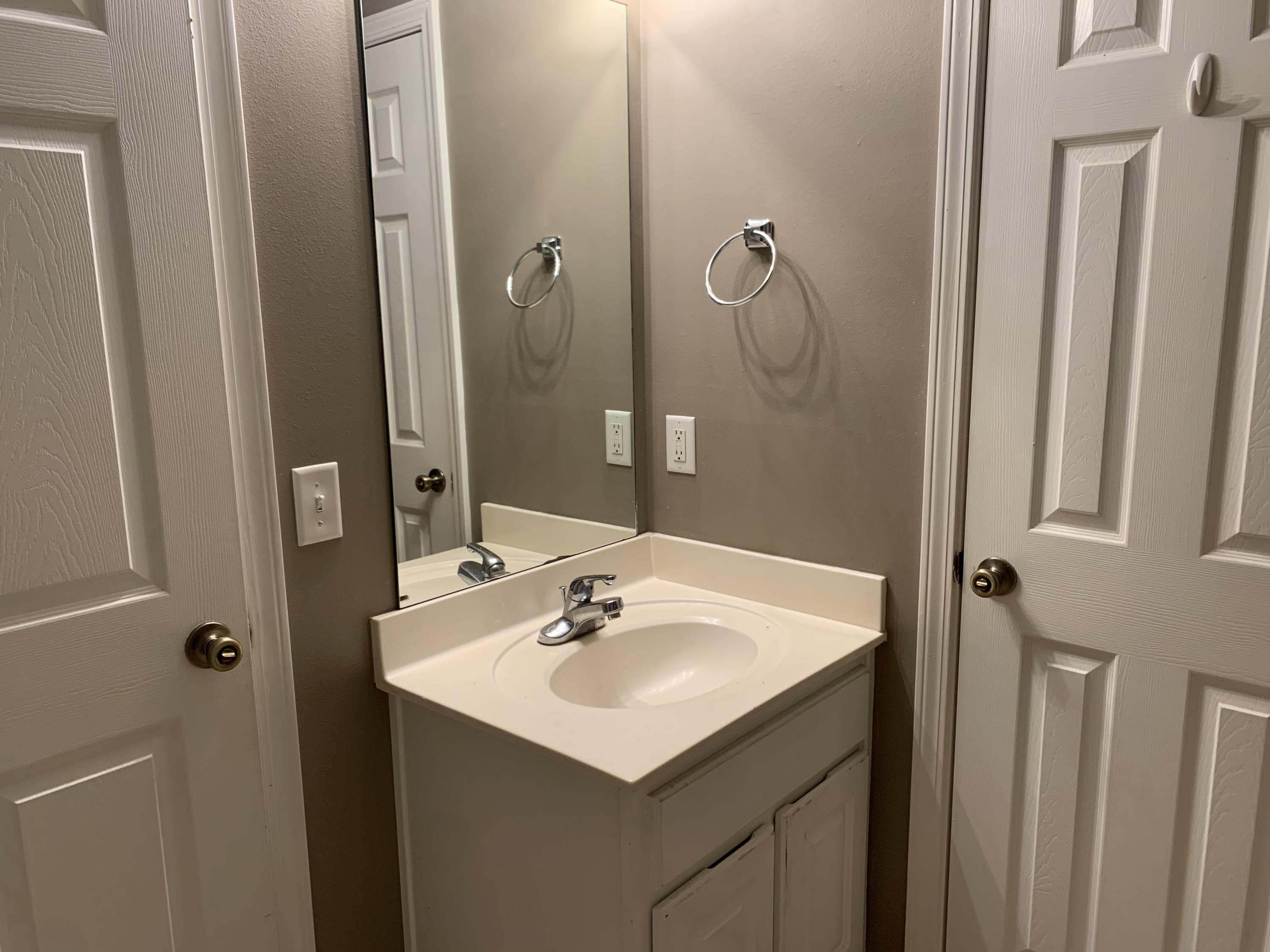 SHANYN TAYLOR OAKS - Residential Lease