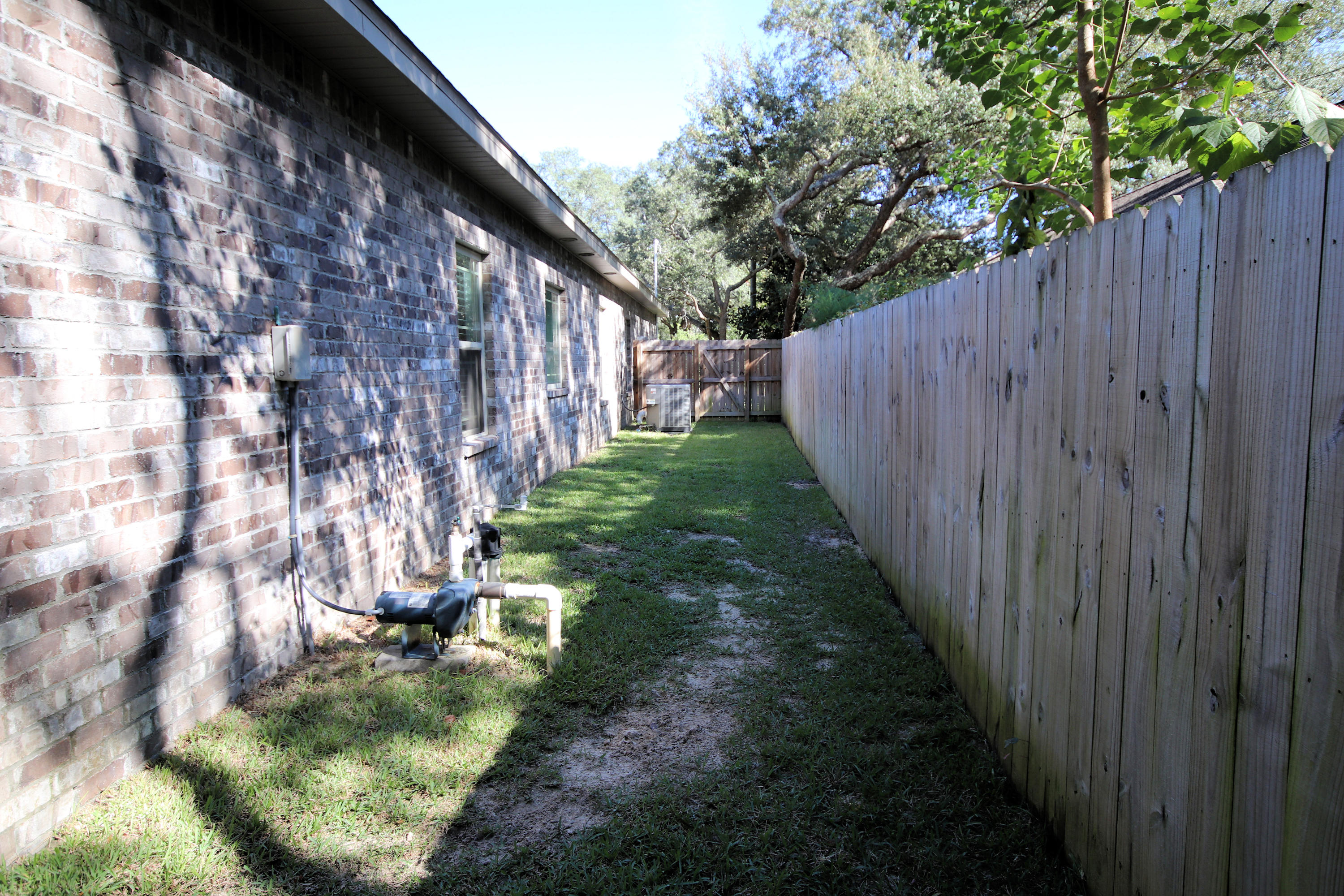 COLONIAL WOODS - Residential