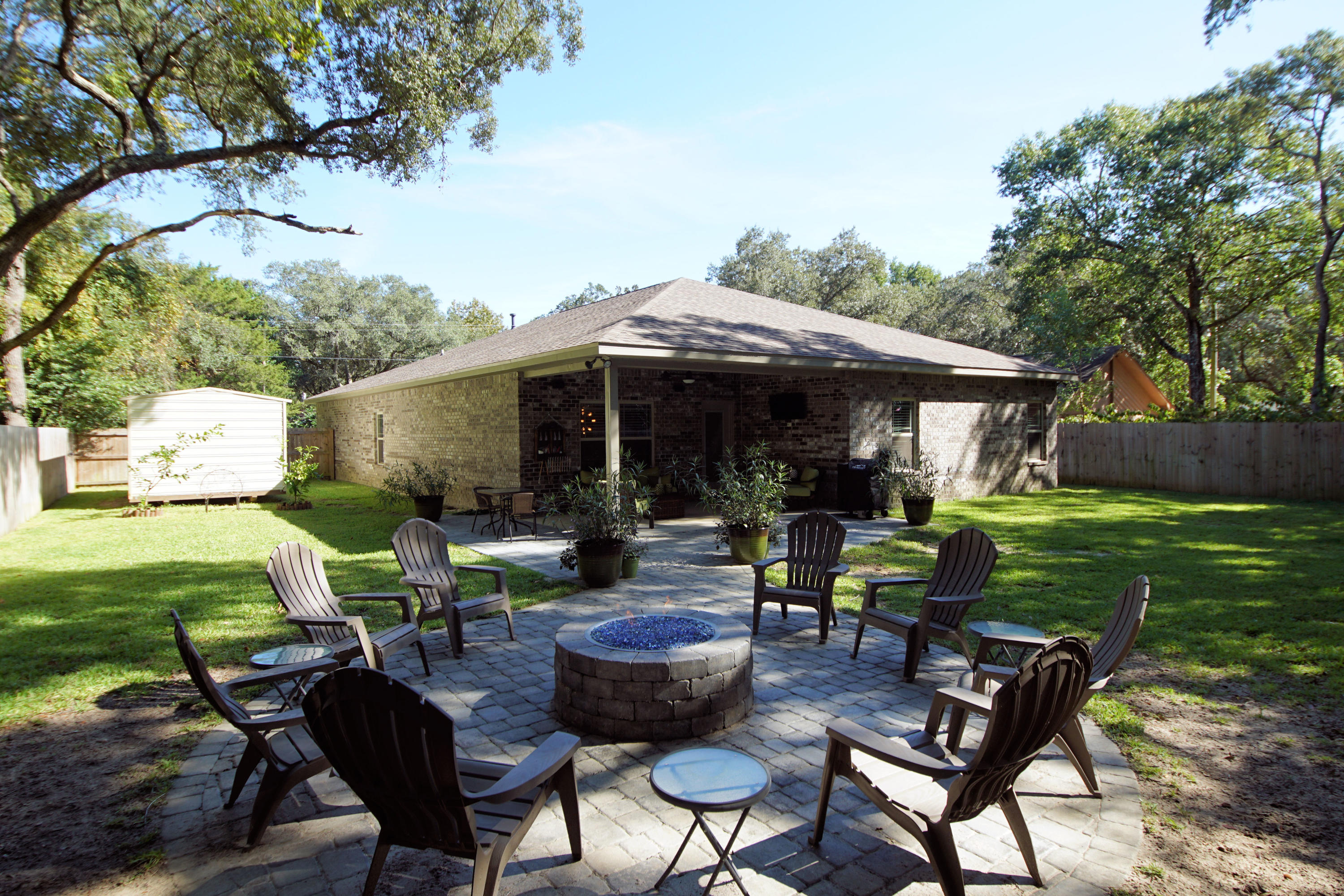 COLONIAL WOODS - Residential