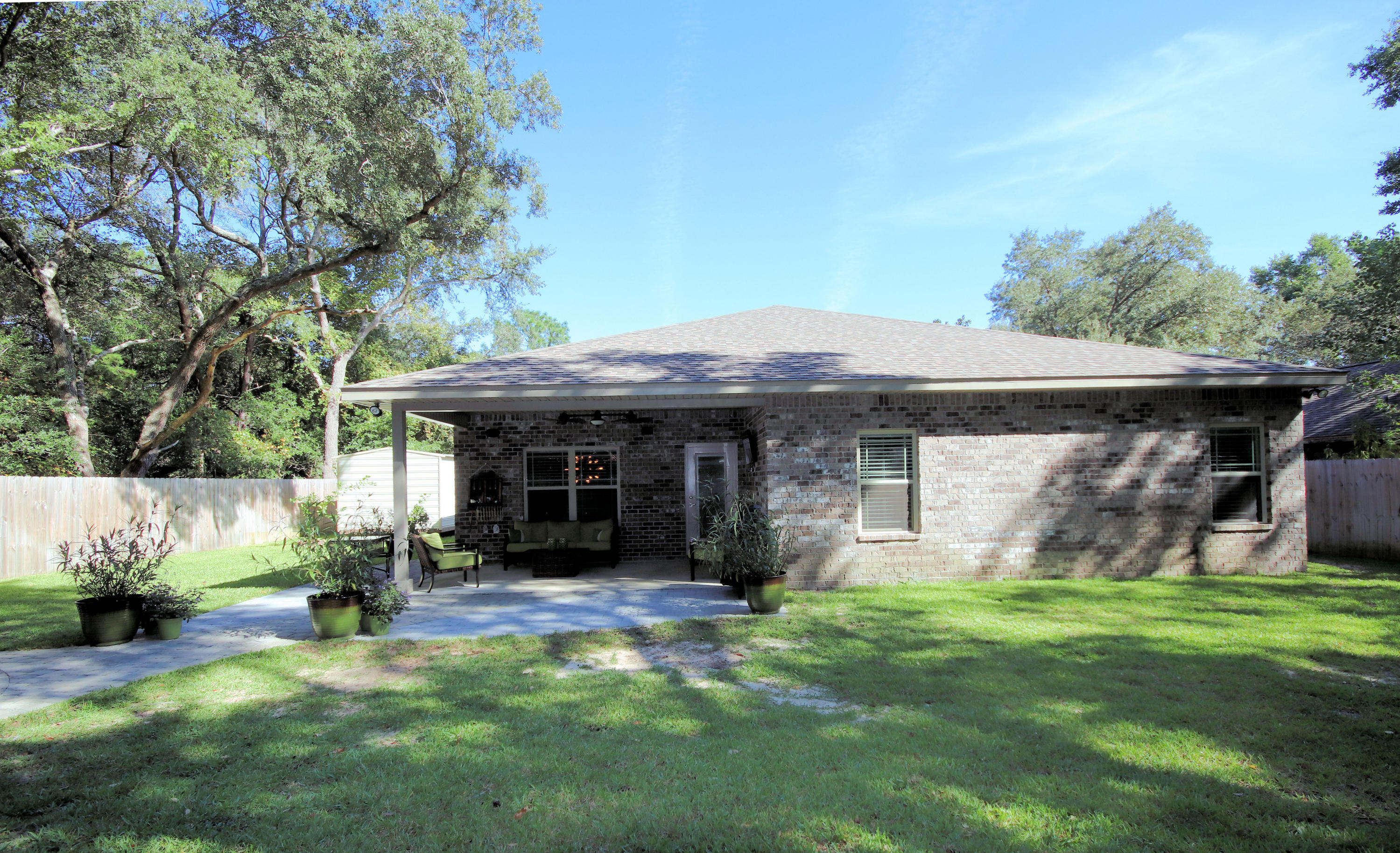 COLONIAL WOODS - Residential