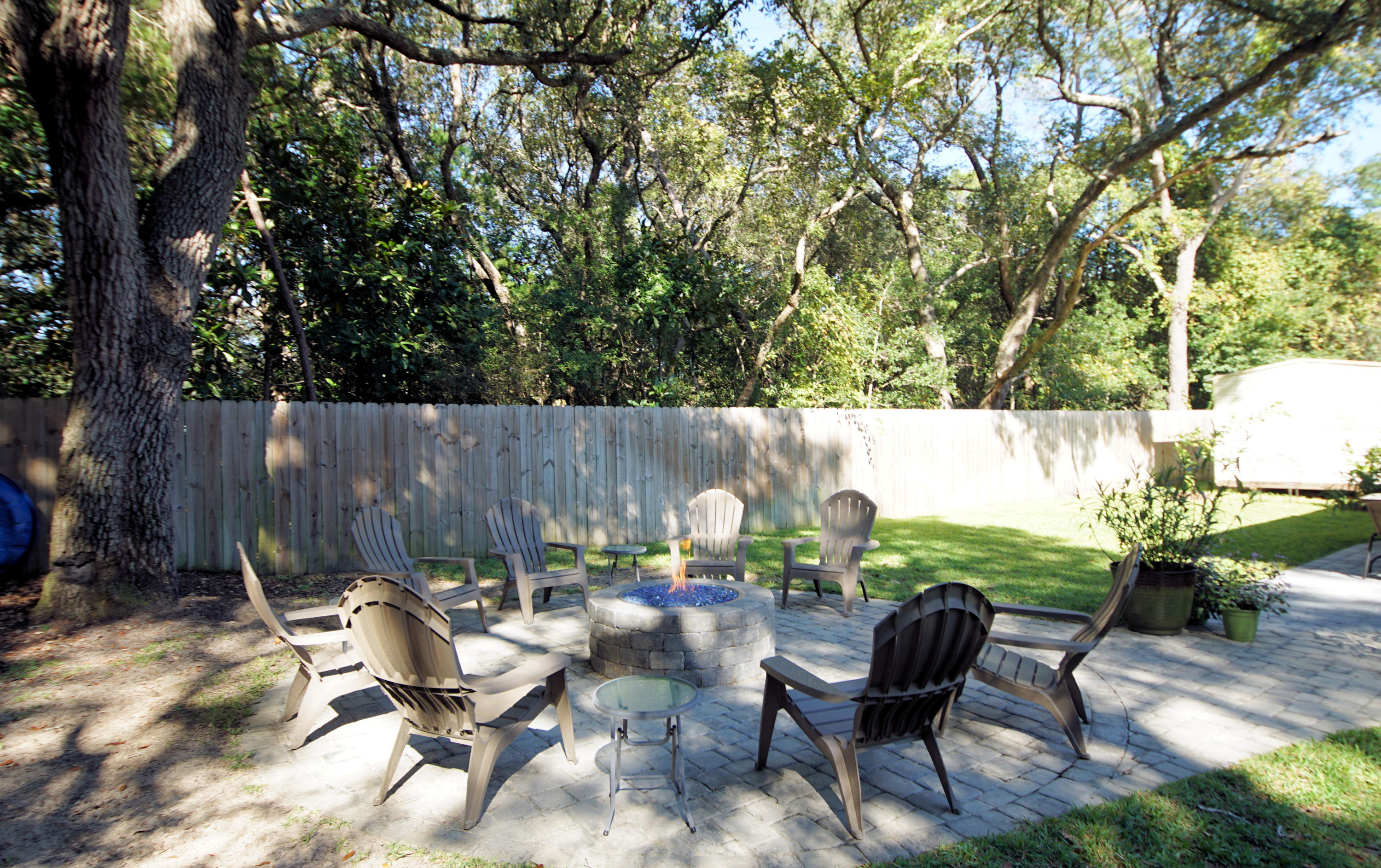 COLONIAL WOODS - Residential