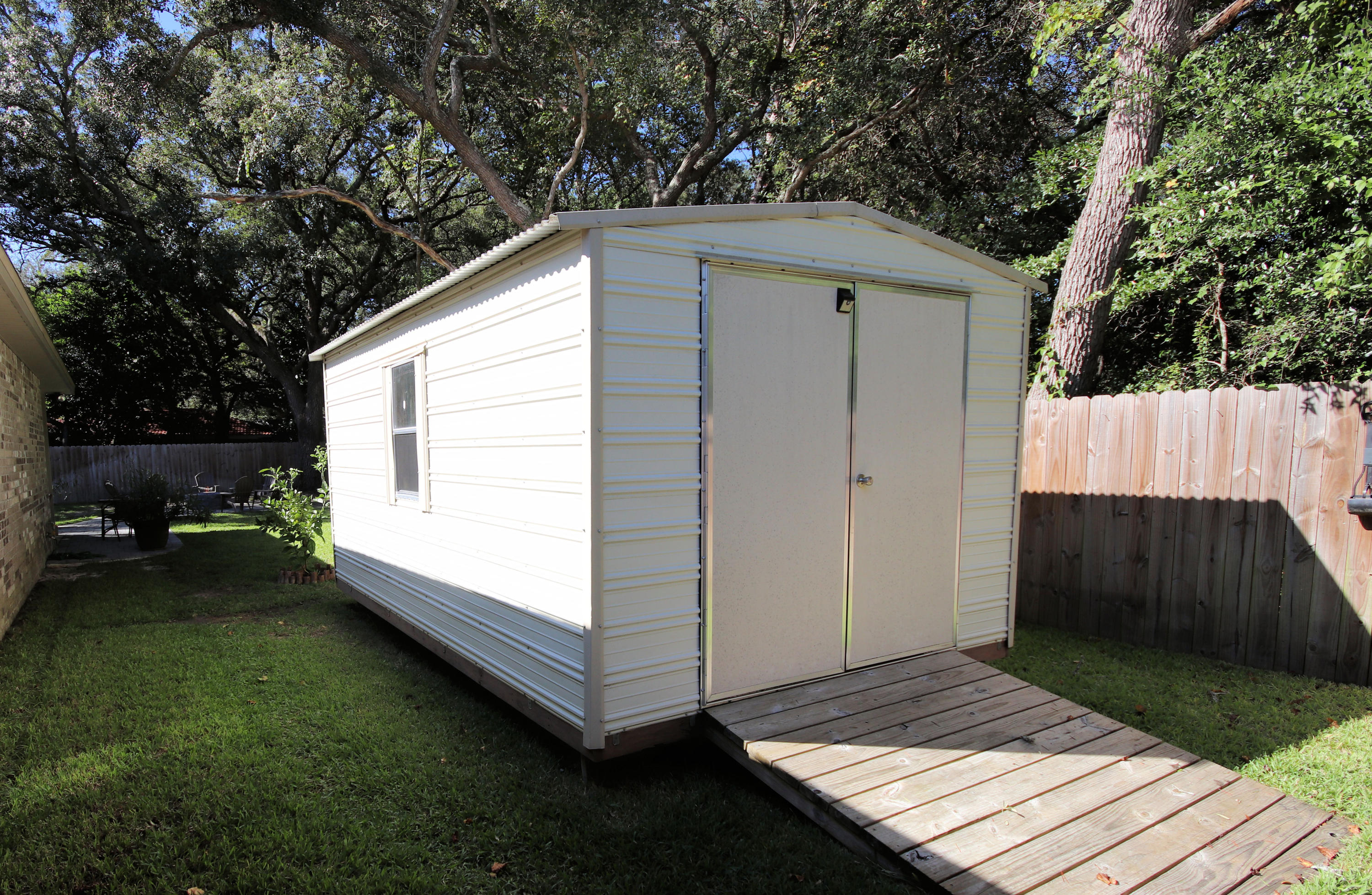 COLONIAL WOODS - Residential