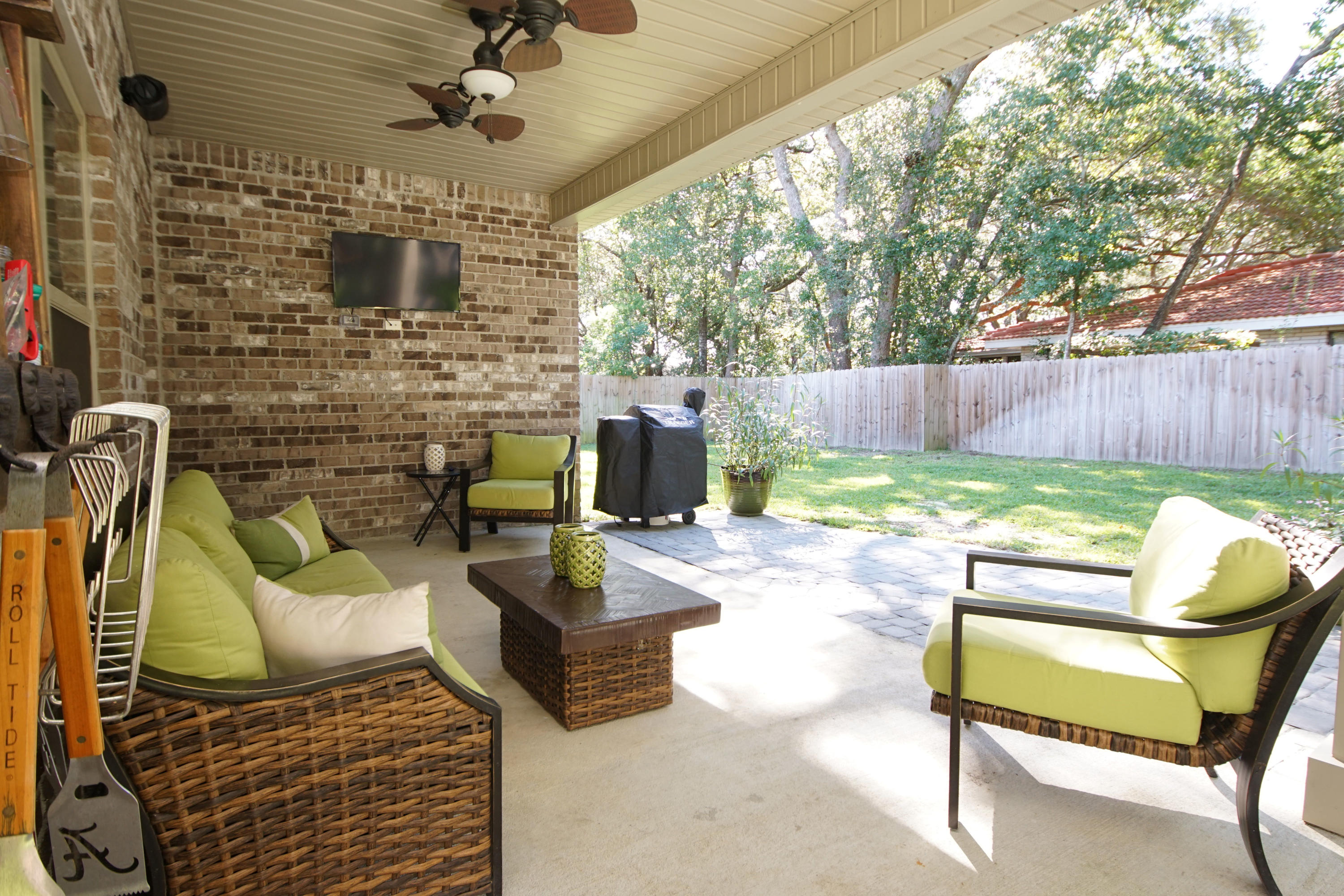 COLONIAL WOODS - Residential