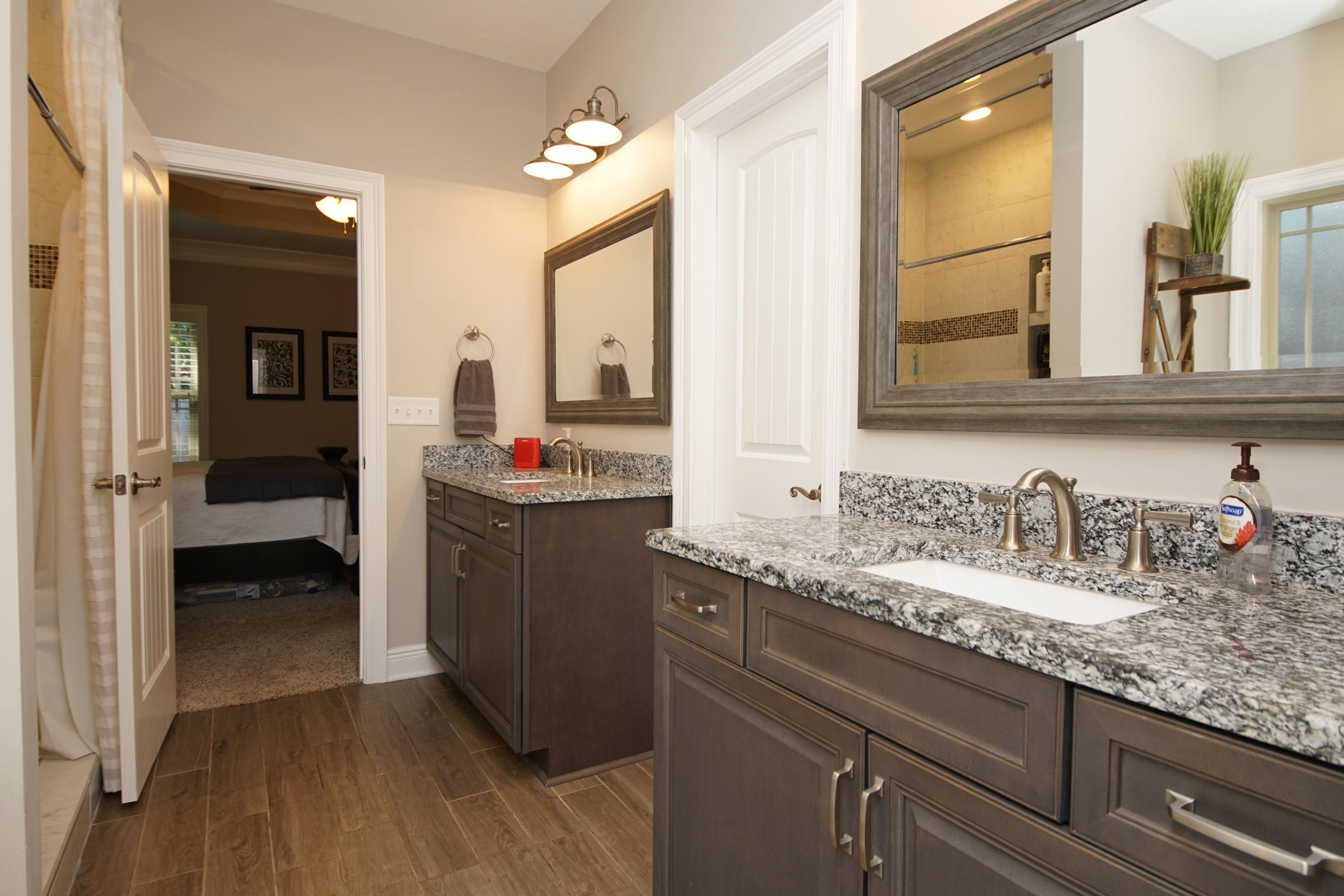 COLONIAL WOODS - Residential