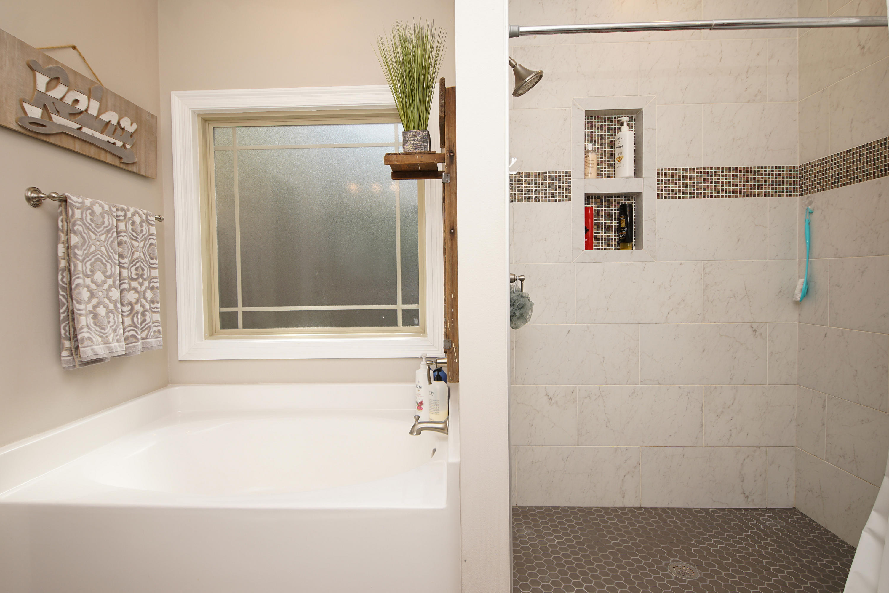 COLONIAL WOODS - Residential