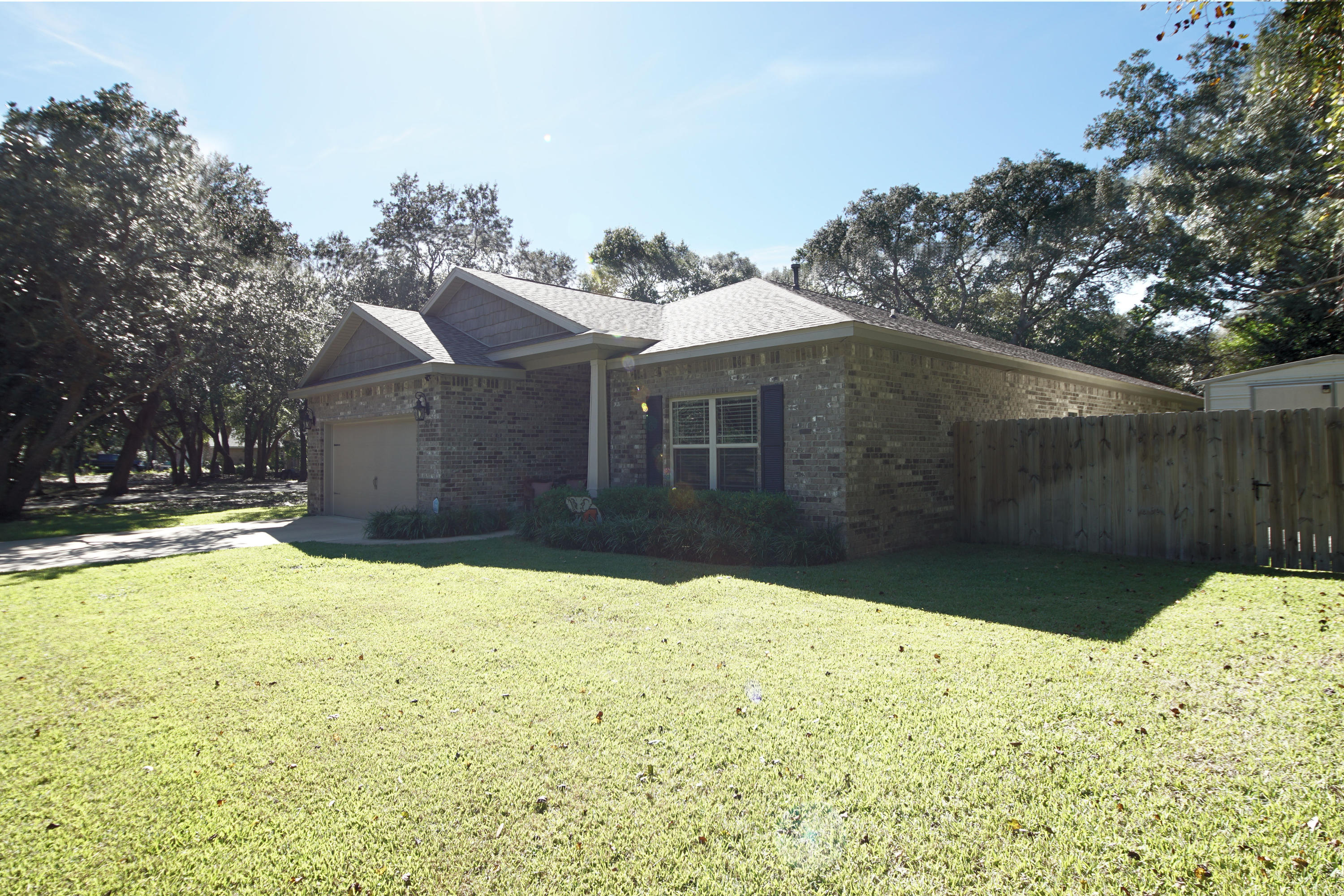 COLONIAL WOODS - Residential