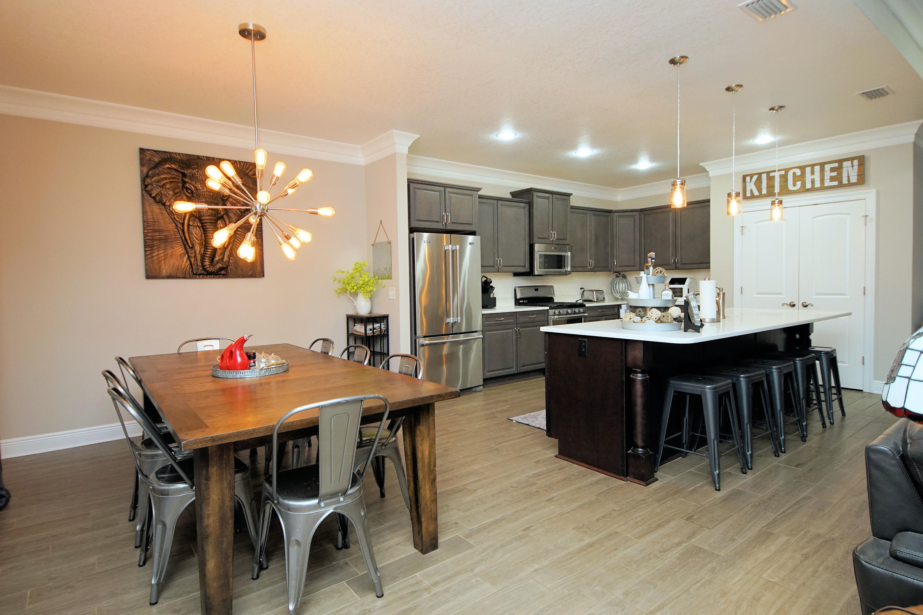 COLONIAL WOODS - Residential