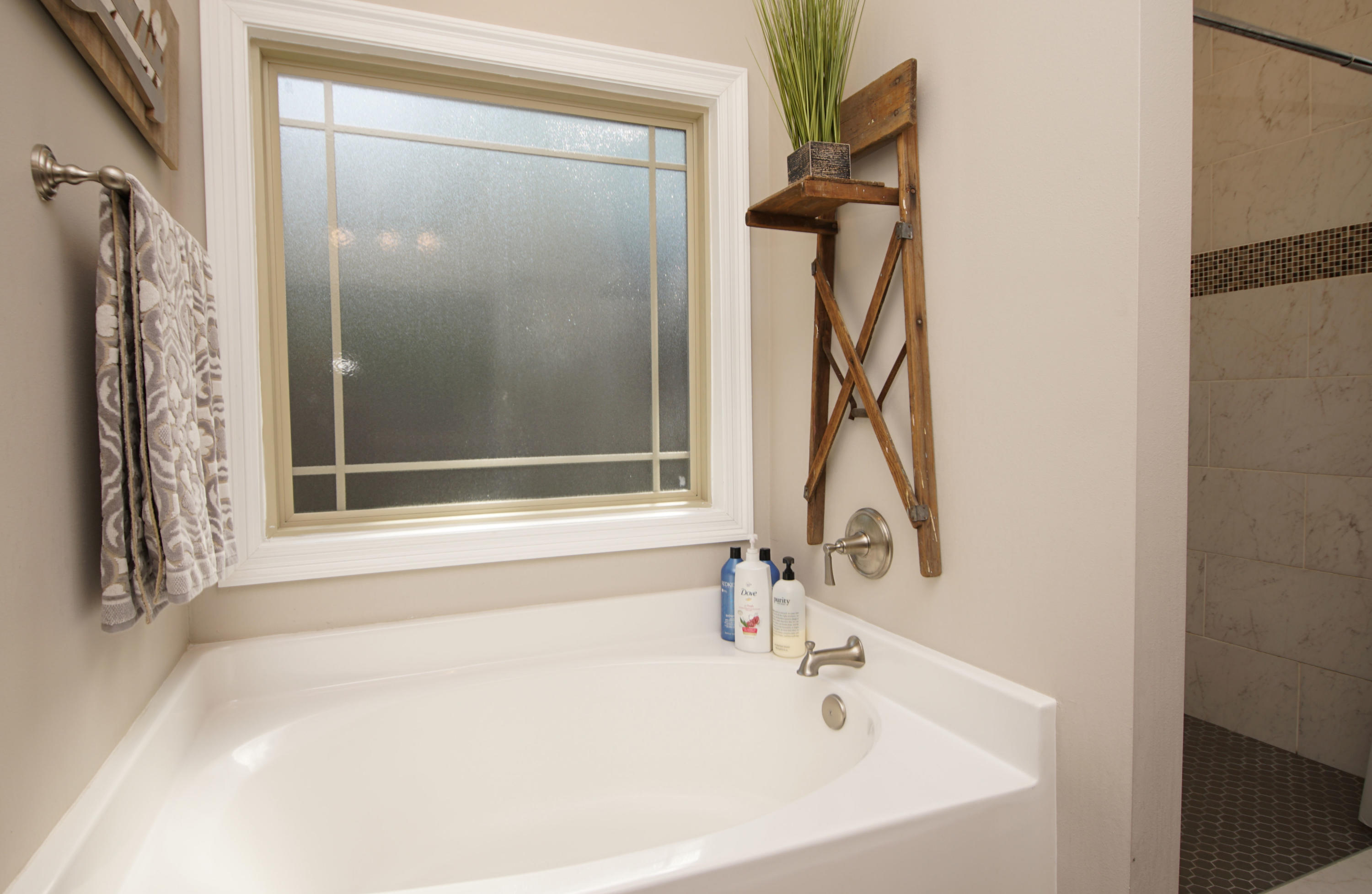 COLONIAL WOODS - Residential