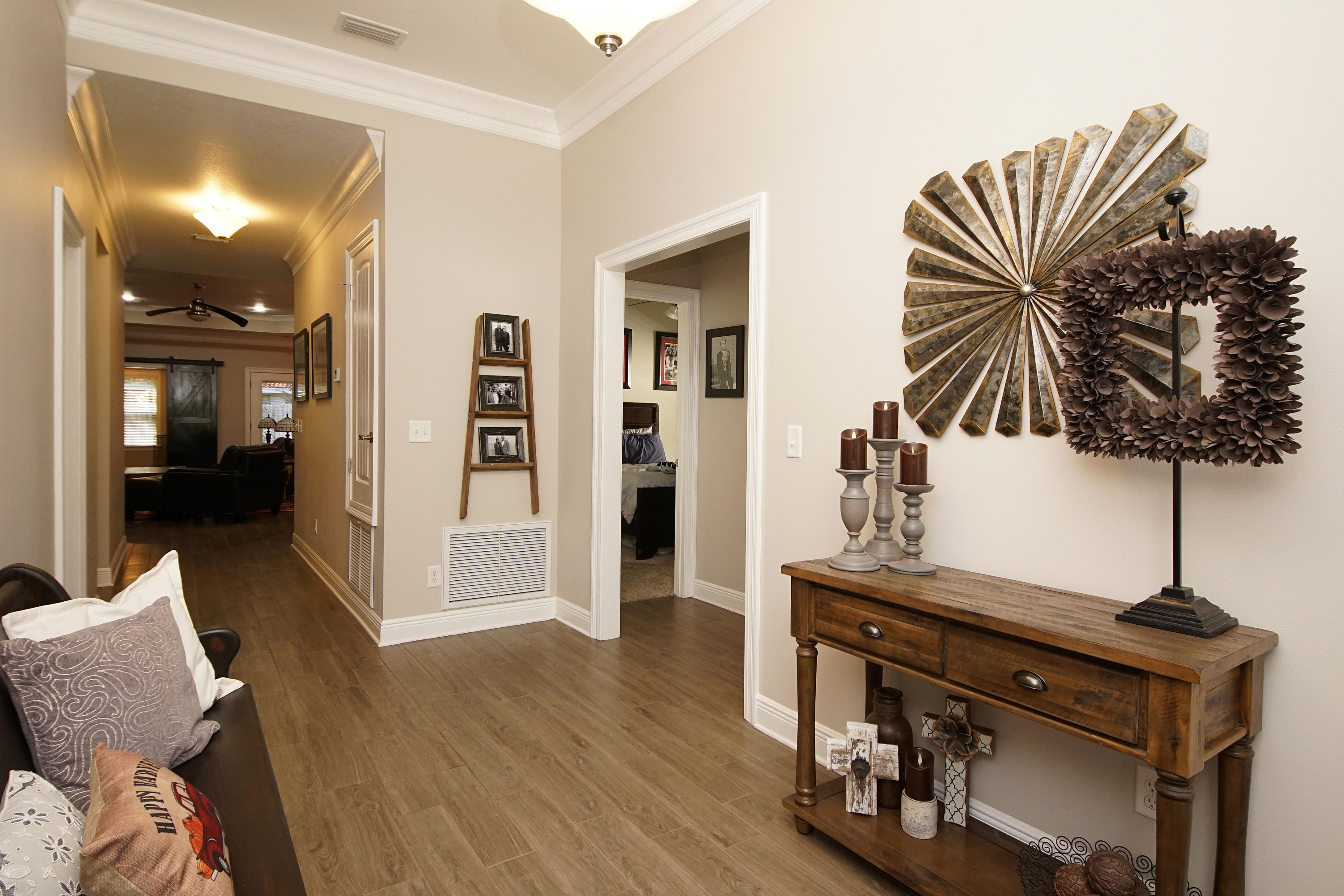 COLONIAL WOODS - Residential