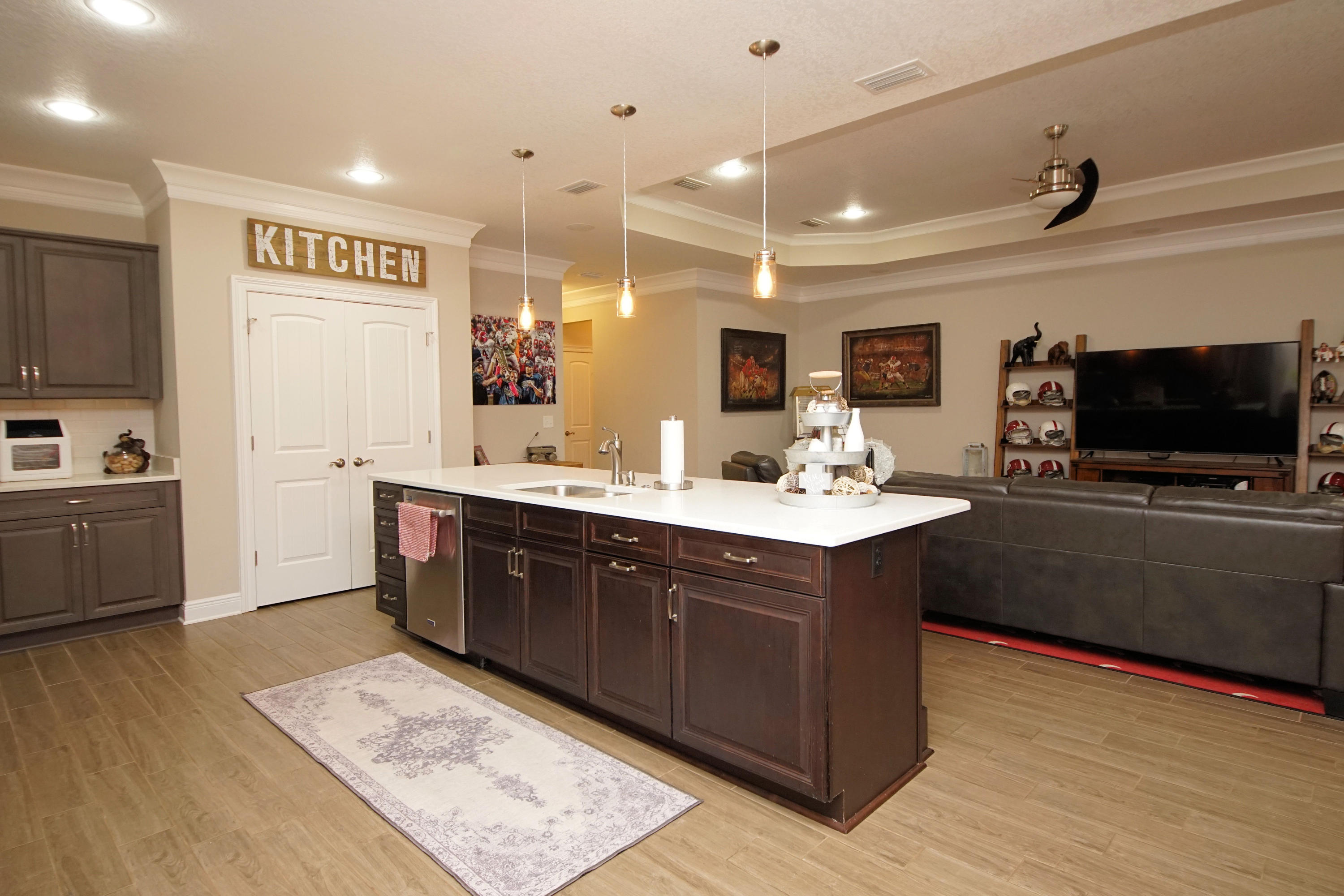 COLONIAL WOODS - Residential