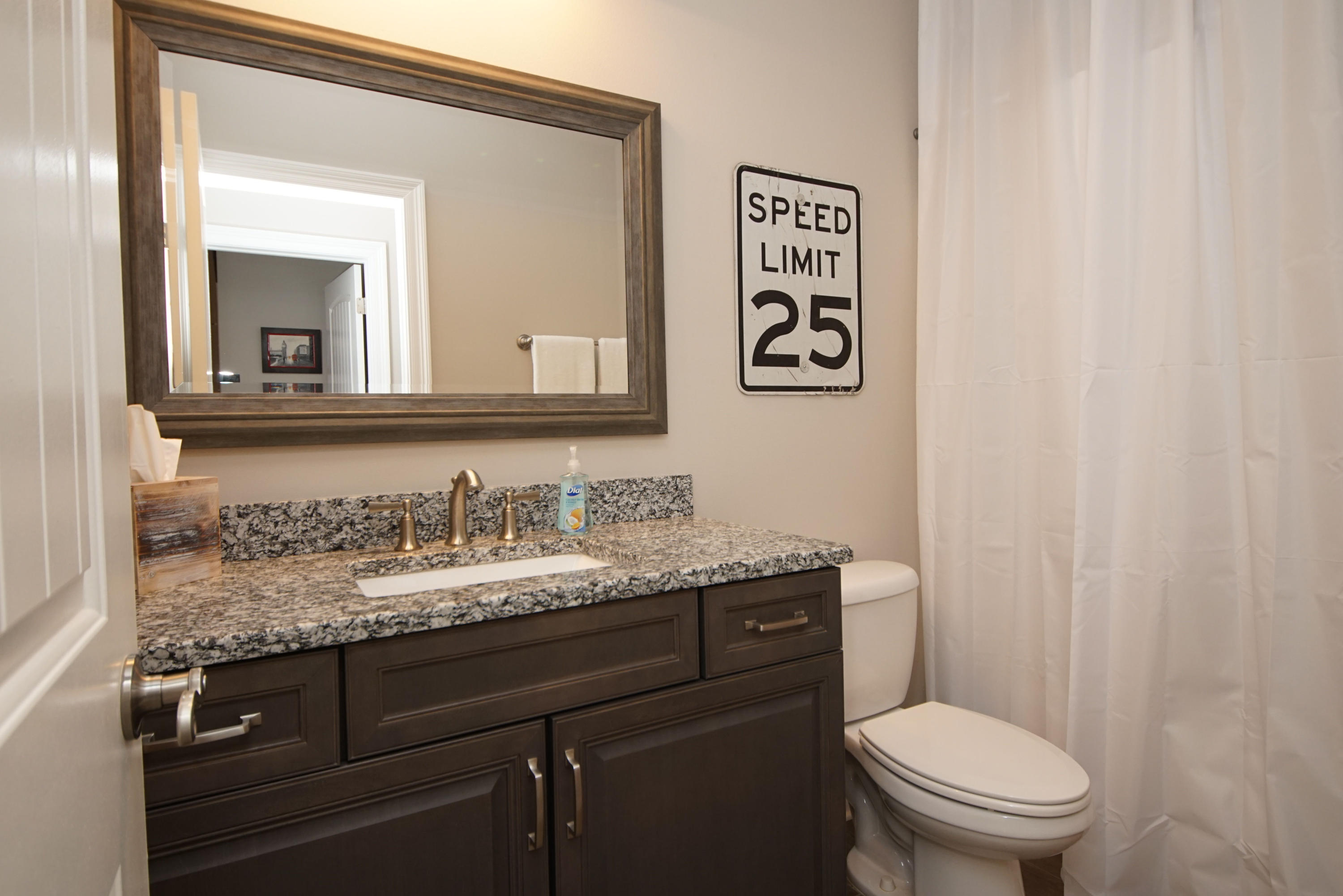 COLONIAL WOODS - Residential