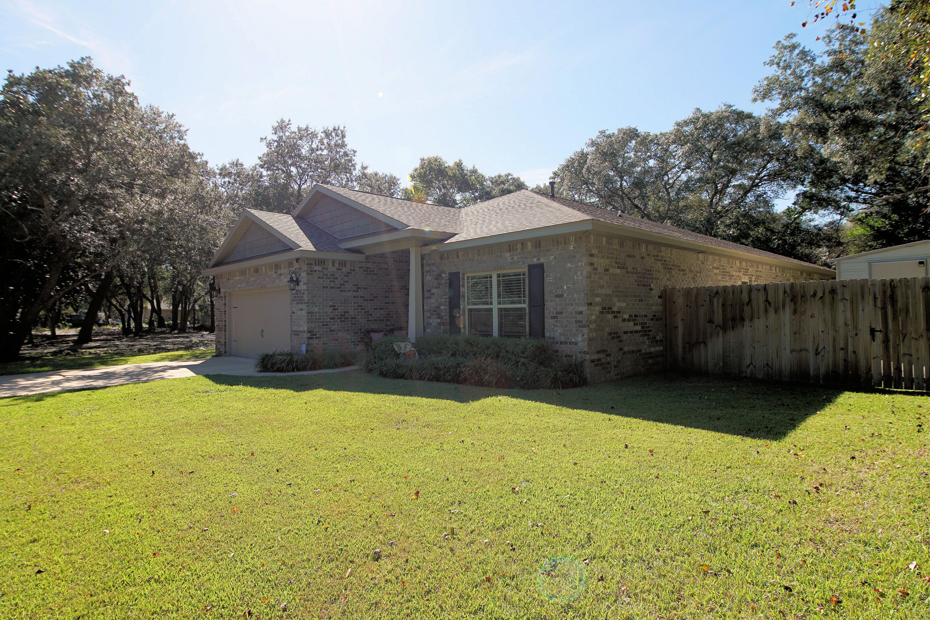 COLONIAL WOODS - Residential