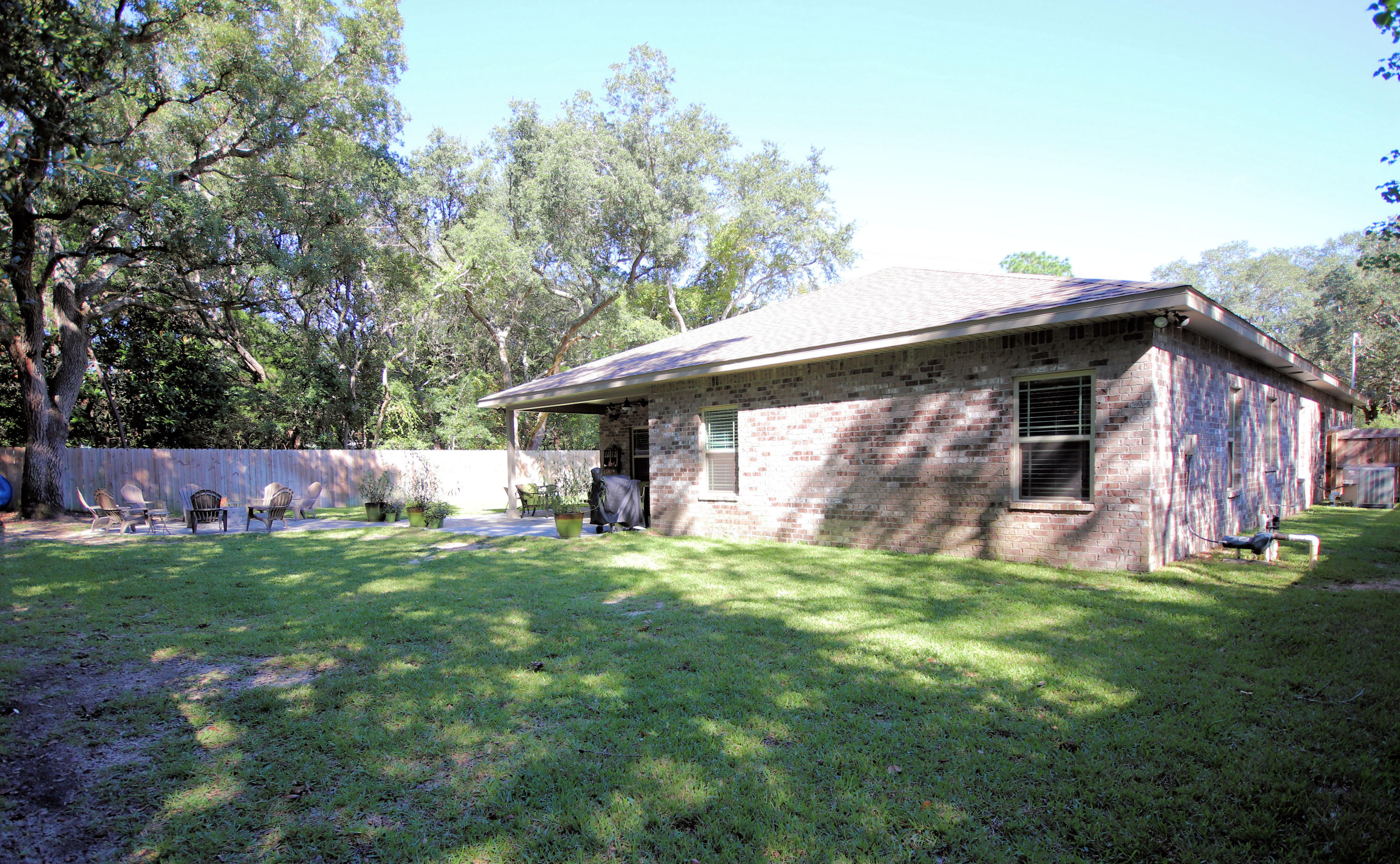 COLONIAL WOODS - Residential